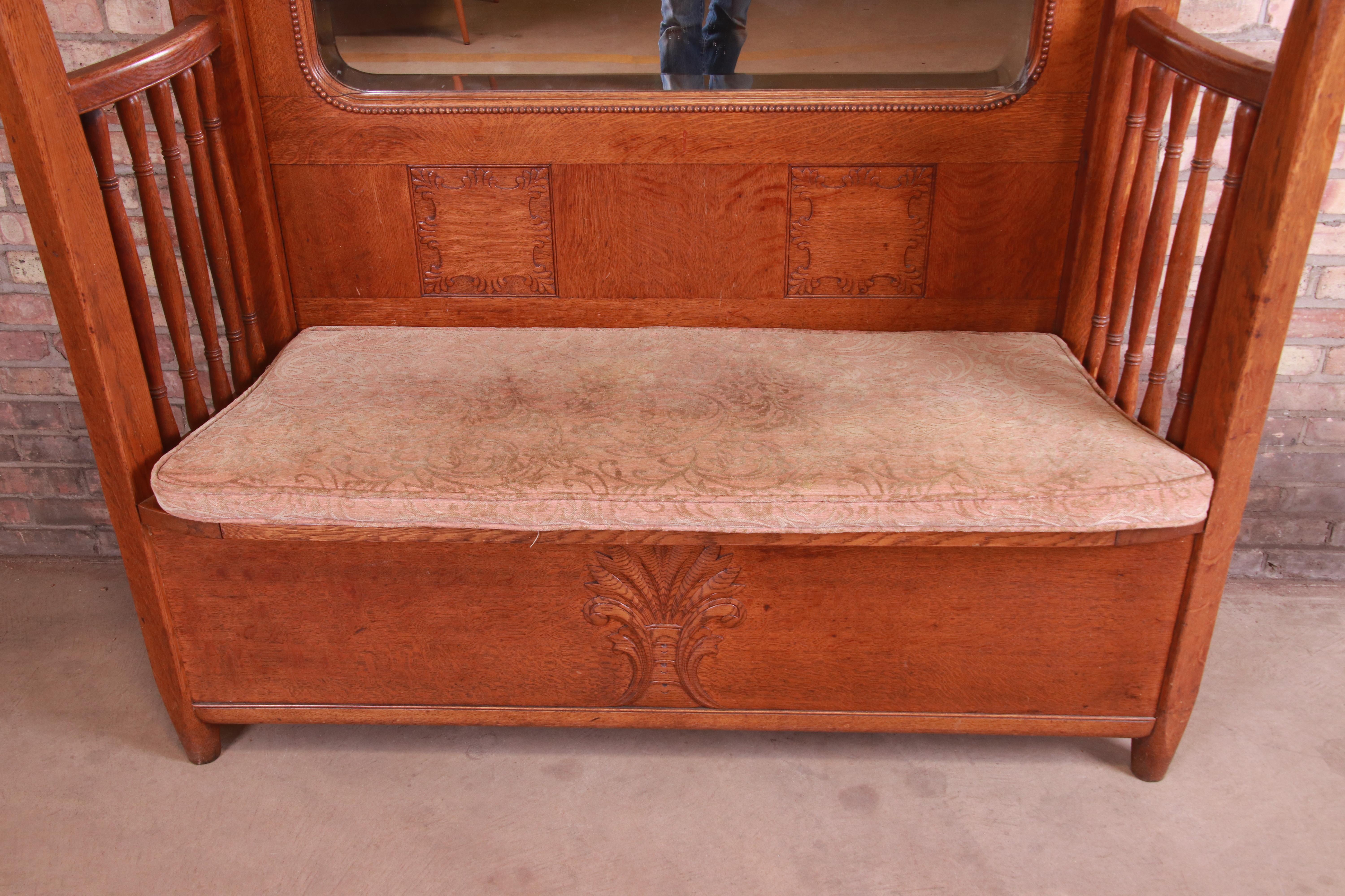 R. J. Horner Carved Solid Oak Hall Bench with Mirror, circa 1890 In Good Condition In South Bend, IN