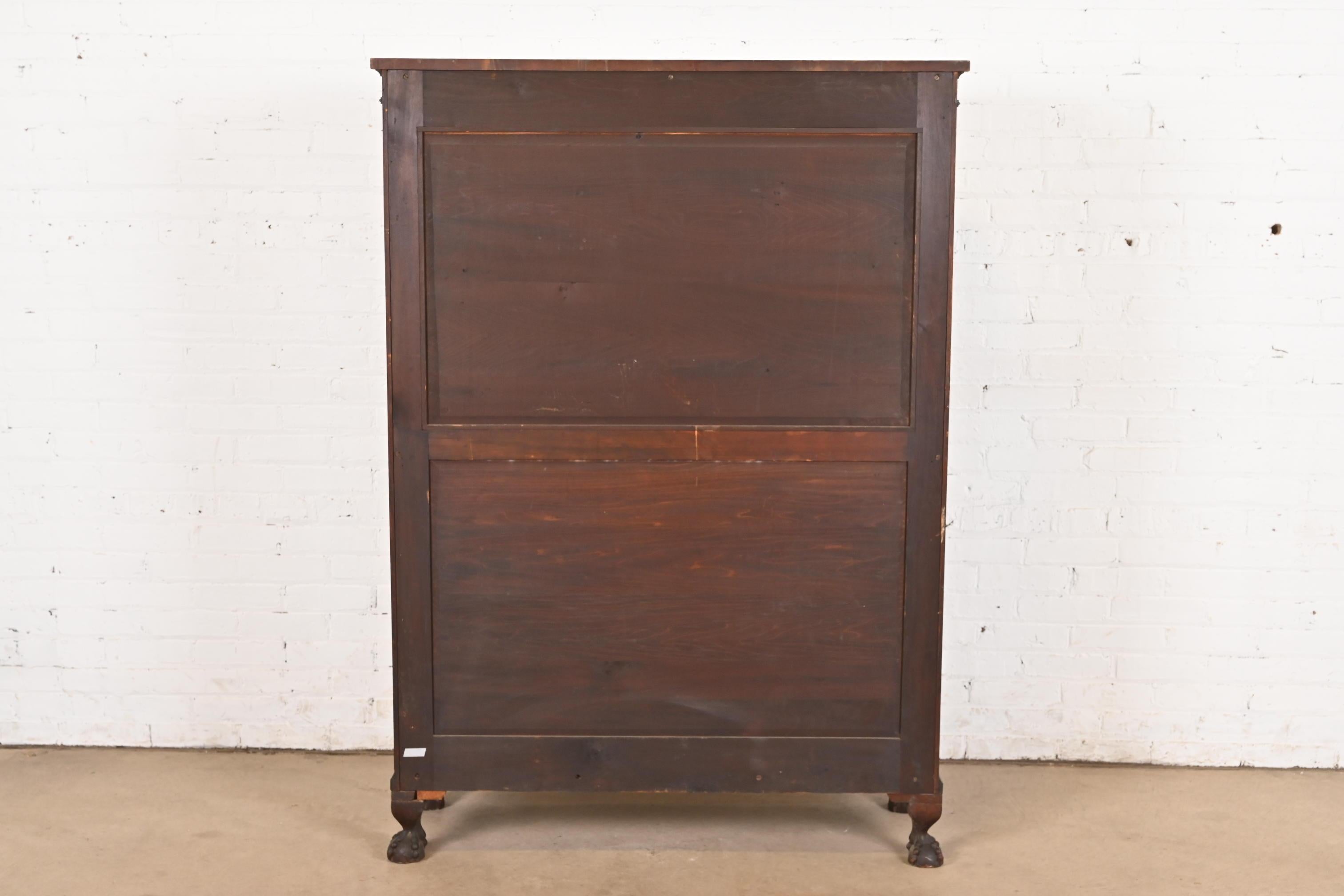 R. J. Horner Style American Empire Carved Mahogany Bookcase, Circa 1890s en vente 4