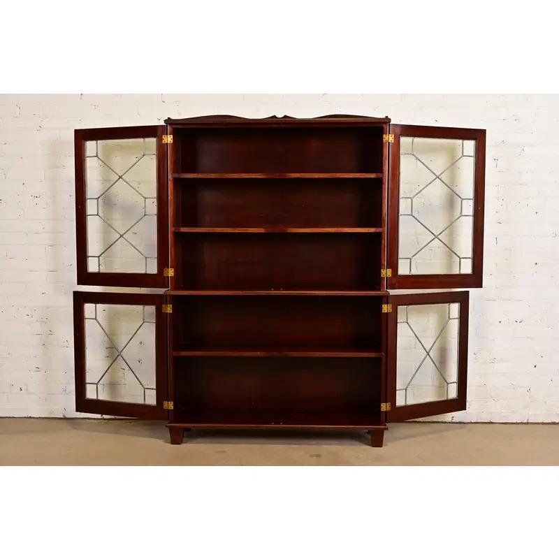 Inizio XX secolo R. J. Horner: libreria in vetro in stile Arts & Crafts in mogano, circa 1920 in vendita