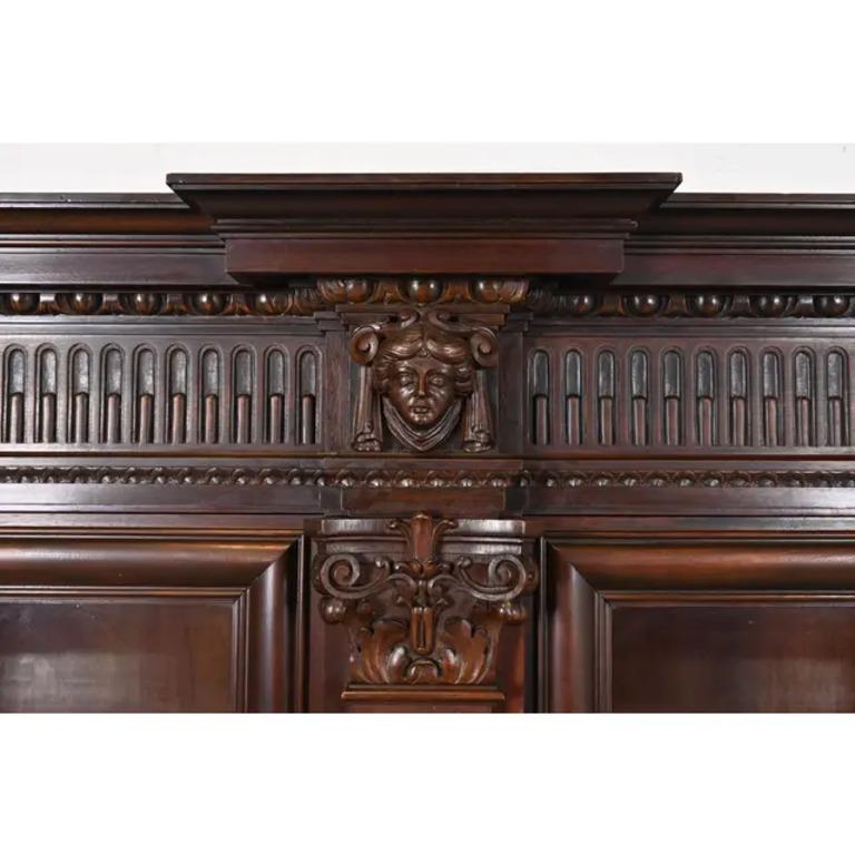 R. J. Horner Librería de caoba tallada estilo Renacimiento Antique French Latón en venta