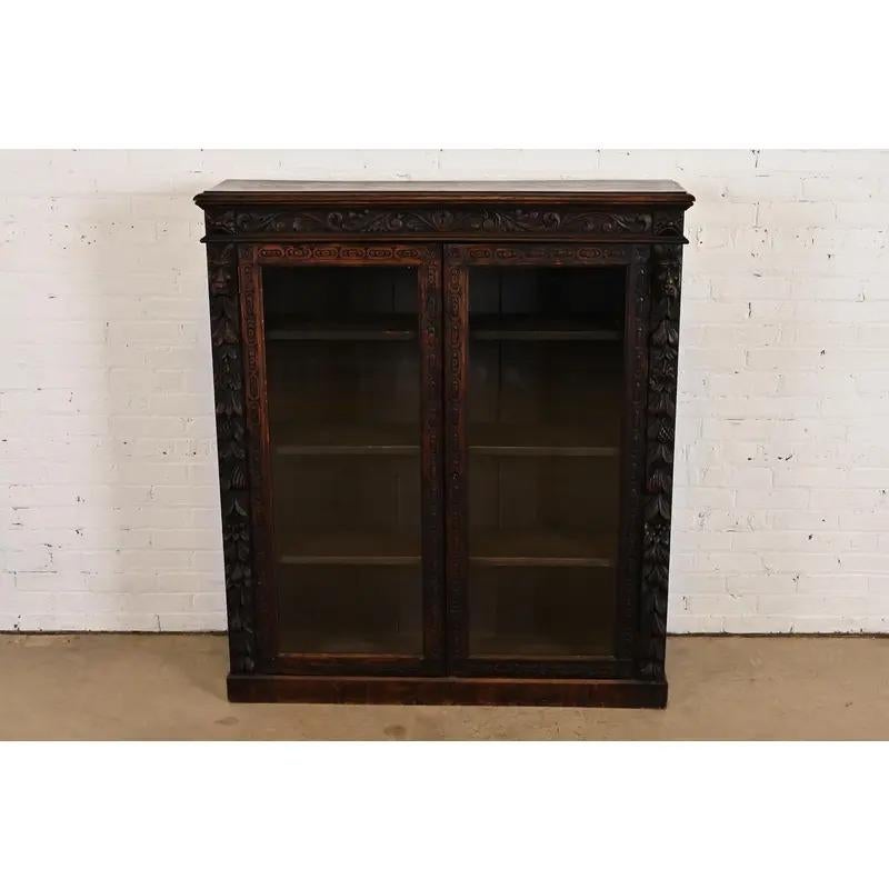 R. J. Horner Stil Antike viktorianische geschnitzte Eiche Bücherschrank, CIRCA 1880s (amerikanisch) im Angebot