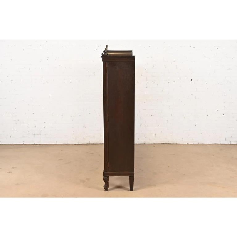 R. J. Horner Antique Victorian Carved Oak Triple Bookcase, Circa 1890s (bibliothèque triple en chêne sculpté) en vente 5