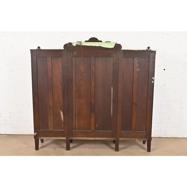 R. J. Horner Antique Victorian Carved Oak Triple Bookcase, Circa 1890s (bibliothèque triple en chêne sculpté) en vente 6