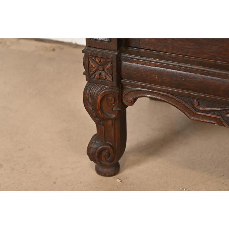 R. J. Horner Antique Victorian Carved Oak Triple Bookcase, Circa 1890s (bibliothèque triple en chêne sculpté) en vente 2