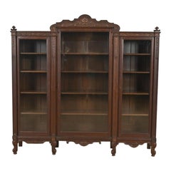 R. J. Horner Antique Victorian Carved Oak Triple Bookcase, Circa 1890s (bibliothèque triple en chêne sculpté)