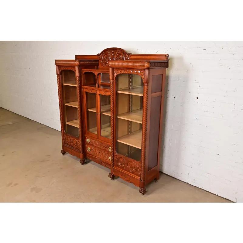 Americano R. J. Horner - Libreria tripla in legno di ciliegio in stile vittoriano, Circa 1880 in vendita