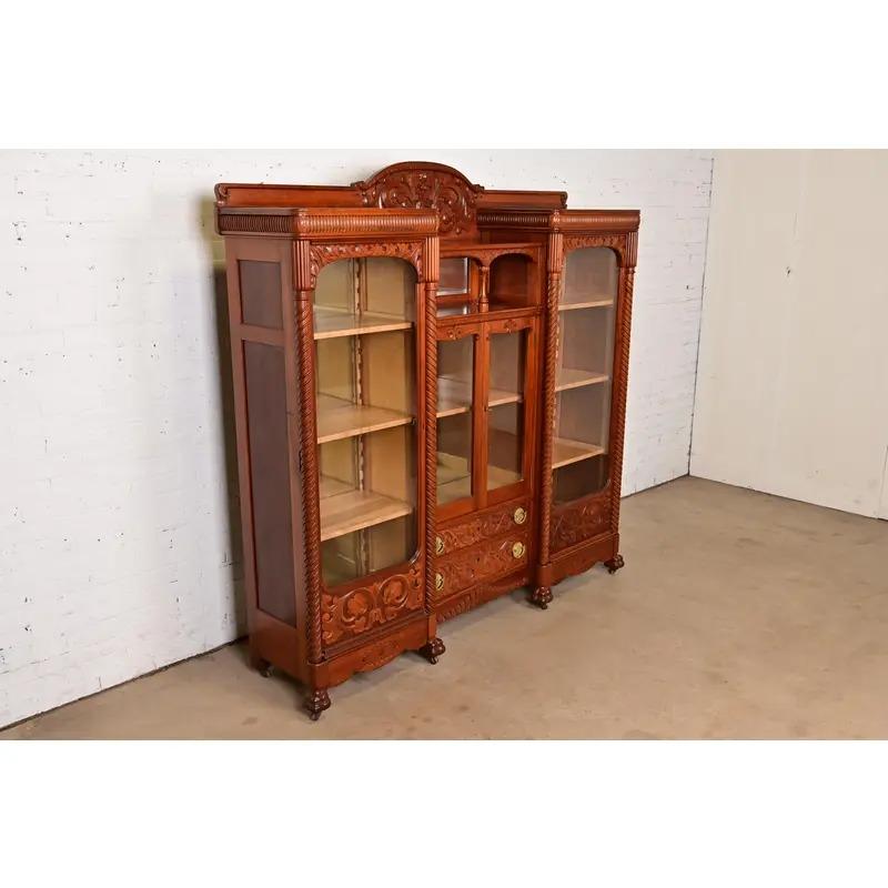 R. J. Horner - Libreria tripla in legno di ciliegio in stile vittoriano, Circa 1880 In condizioni buone in vendita a South Bend, IN