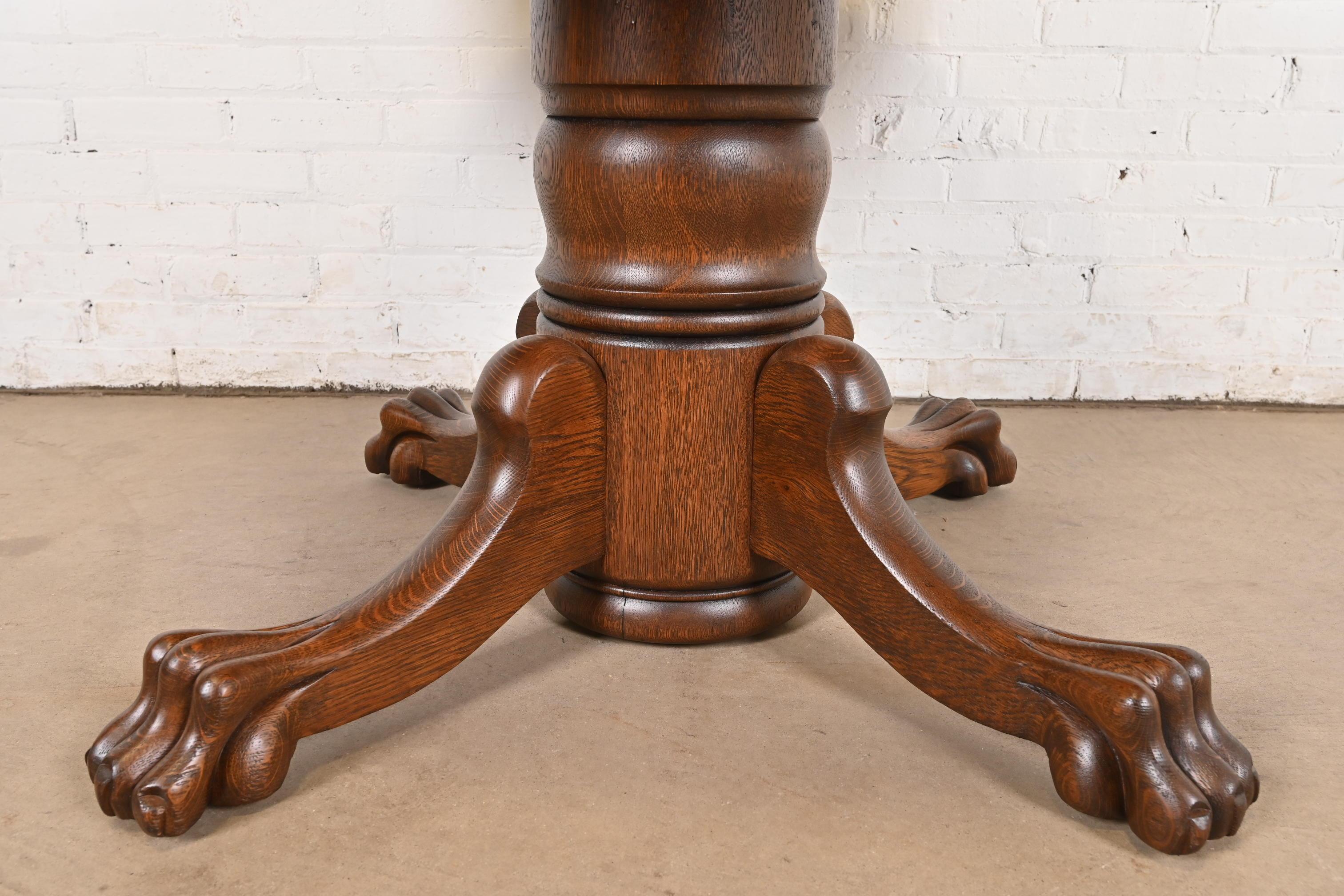 R. J. Horner Style Antique Victorian Pedestal Oak Extension Dining Table en vente 4