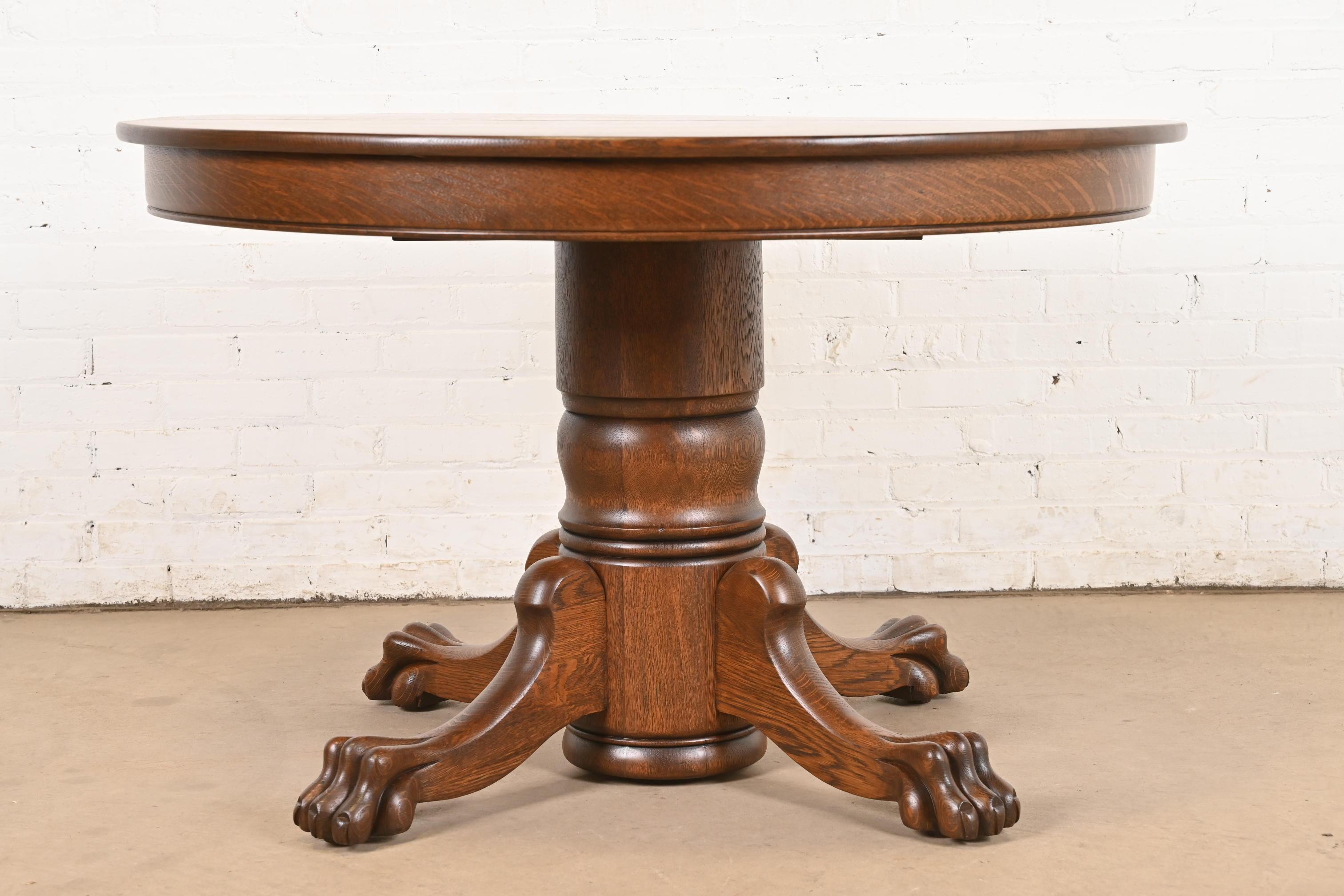 R. J. Horner Style Antique Victorian Pedestal Oak Extension Dining Table en vente 5