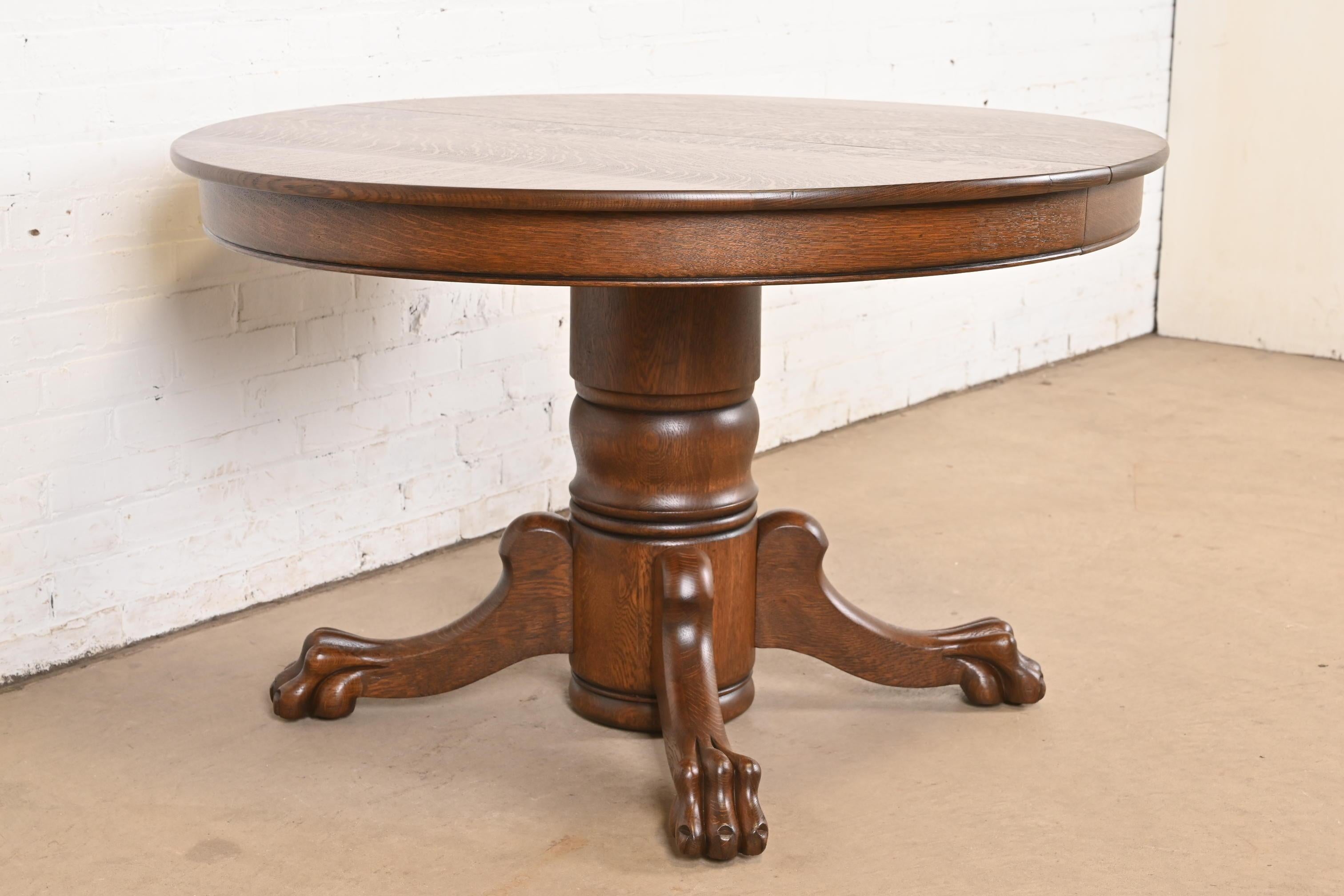 R. J. Horner Style Antique Victorian Pedestal Oak Extension Dining Table Bon état - En vente à South Bend, IN