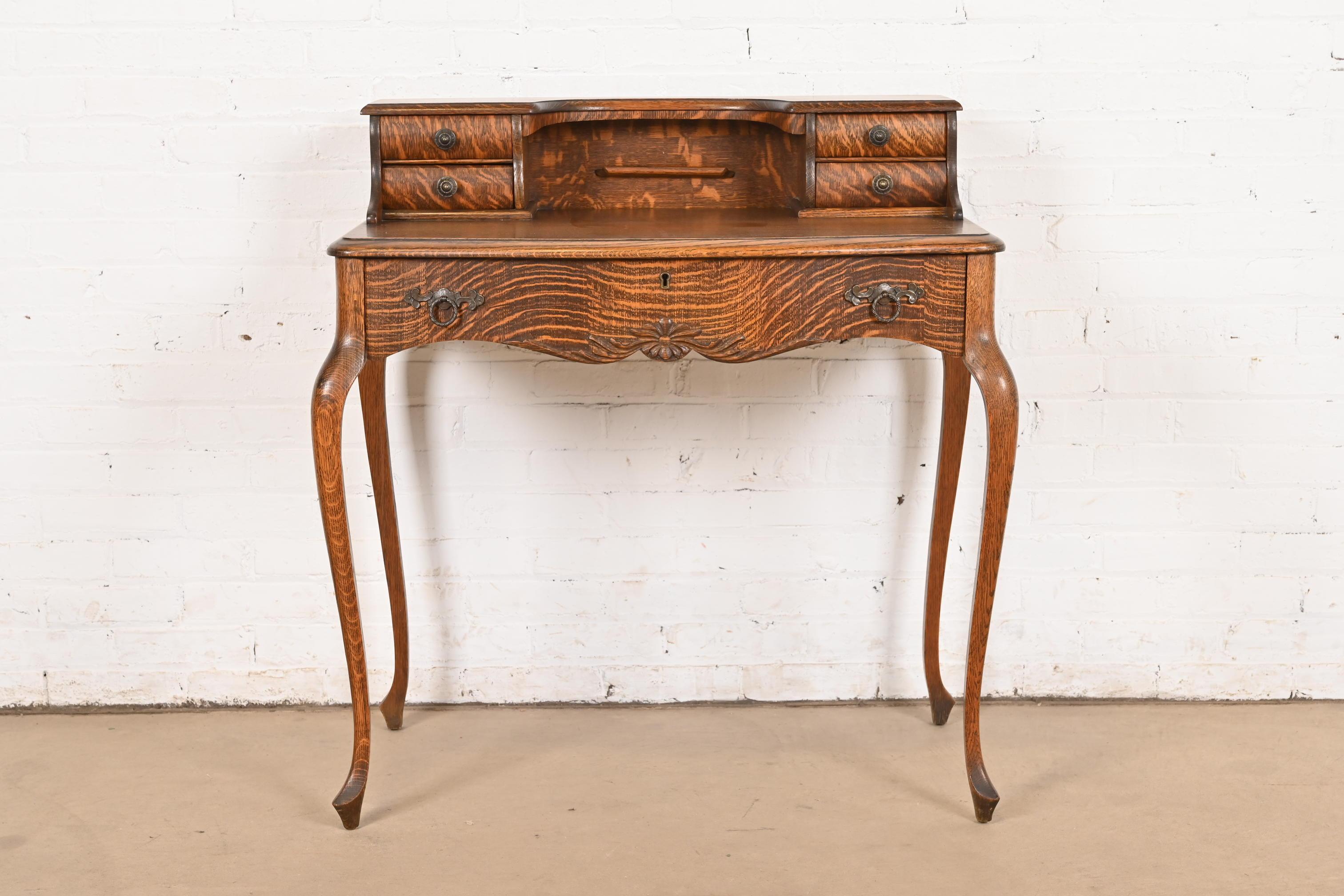 Américain Bureau victorien ancien pour femmes de style R. J. Horner, vers 1890 en vente
