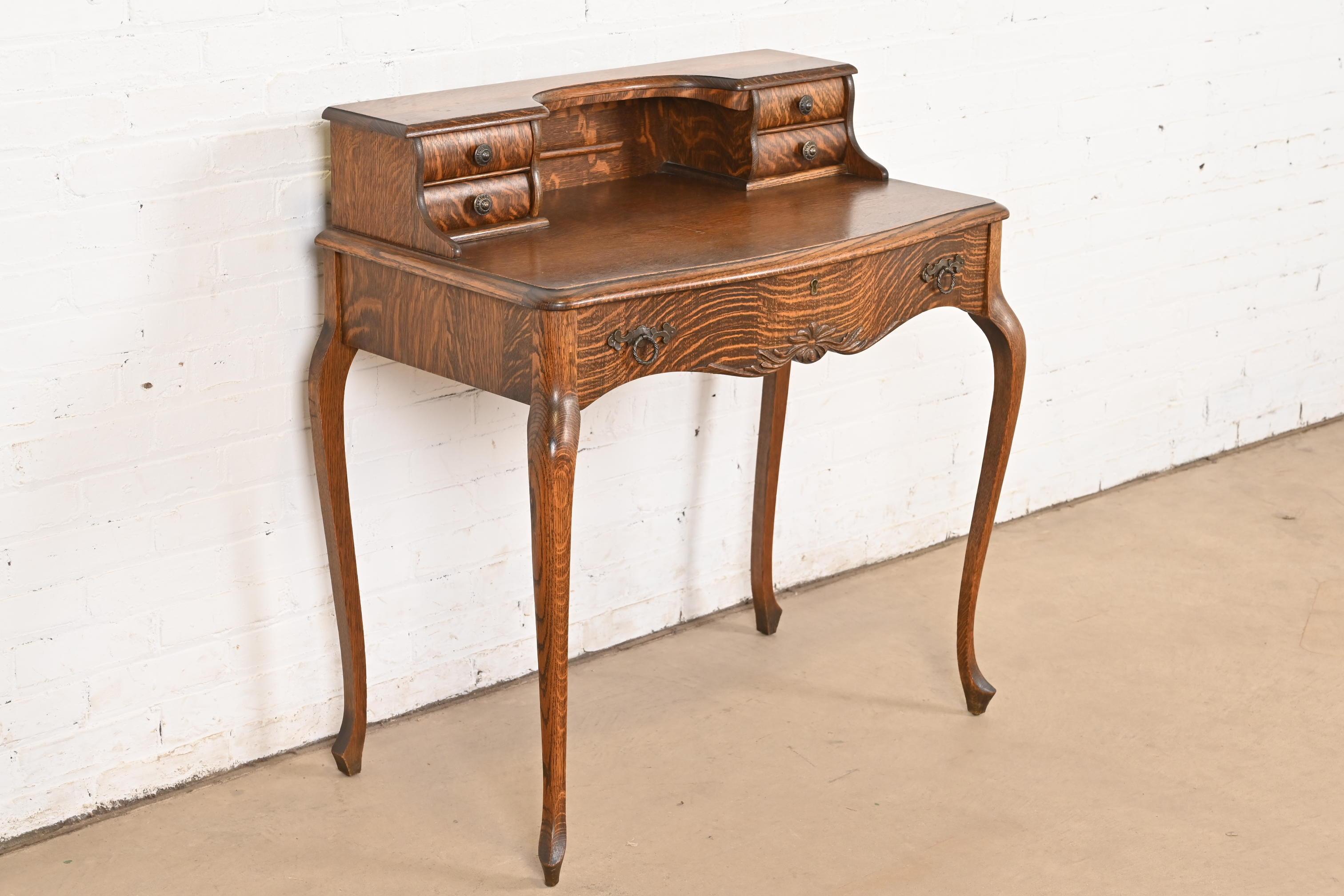 Bureau victorien ancien pour femmes de style R. J. Horner, vers 1890 Bon état - En vente à South Bend, IN