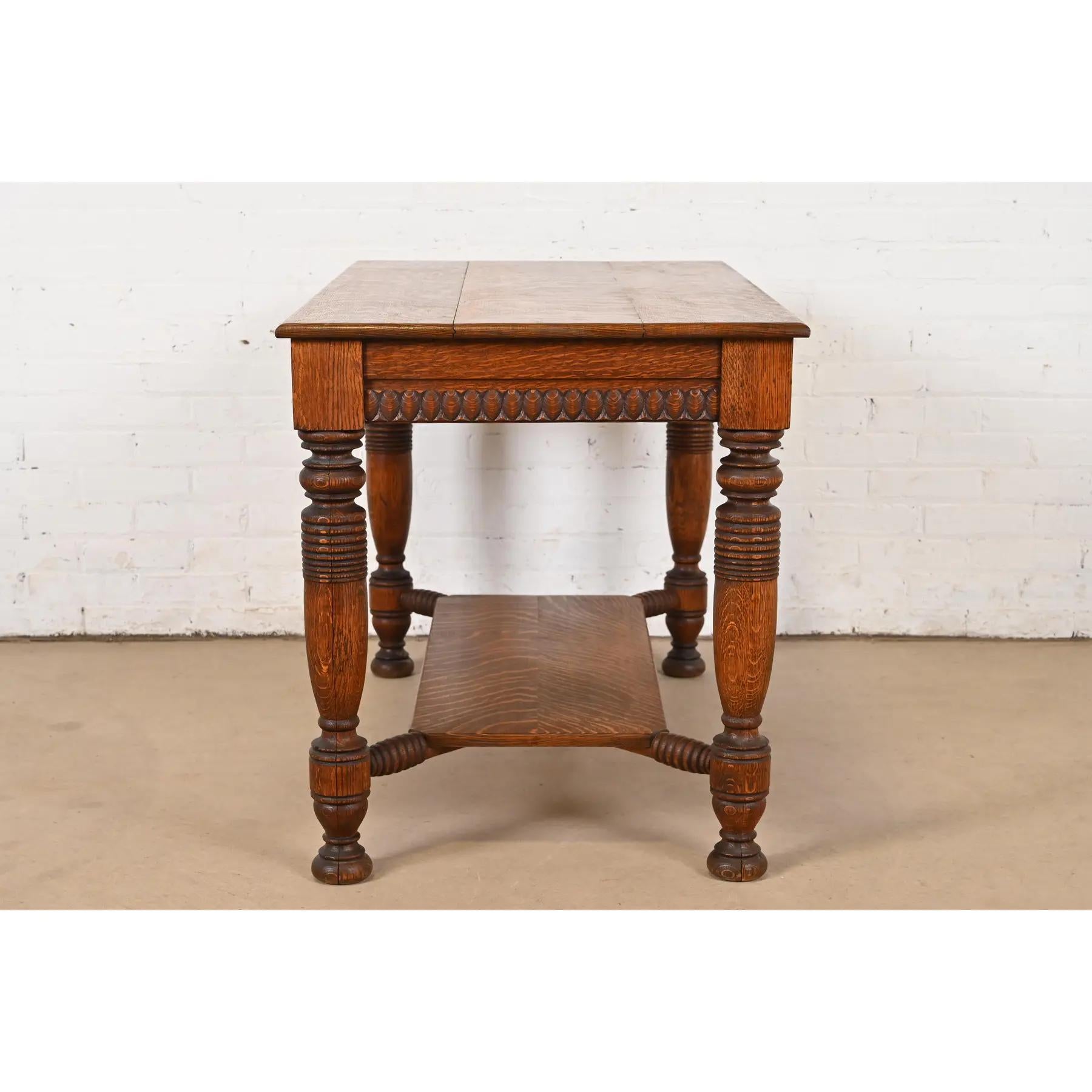 Table de bureau ou de bibliothèque ancienne victorienne en chêne tigré de style R. J. Horner en vente 4