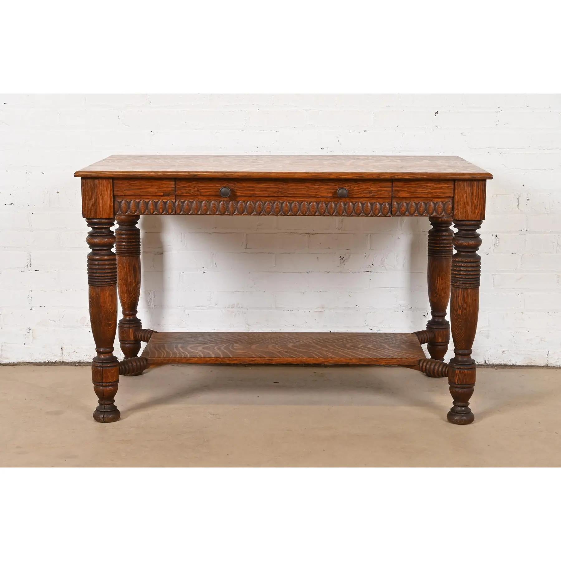 Américain Table de bureau ou de bibliothèque ancienne victorienne en chêne tigré de style R. J. Horner en vente