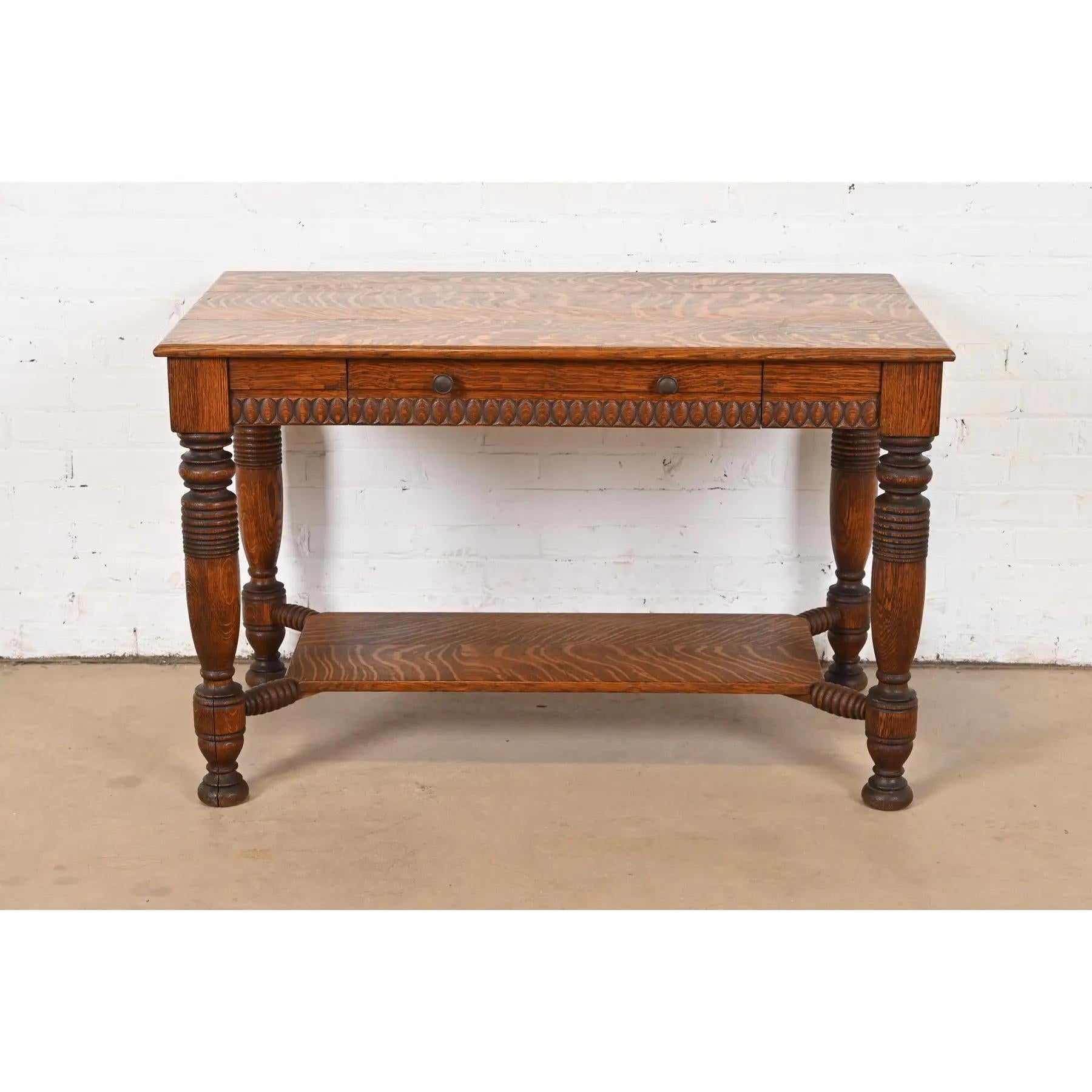 Table de bureau ou de bibliothèque ancienne victorienne en chêne tigré de style R. J. Horner Bon état - En vente à South Bend, IN