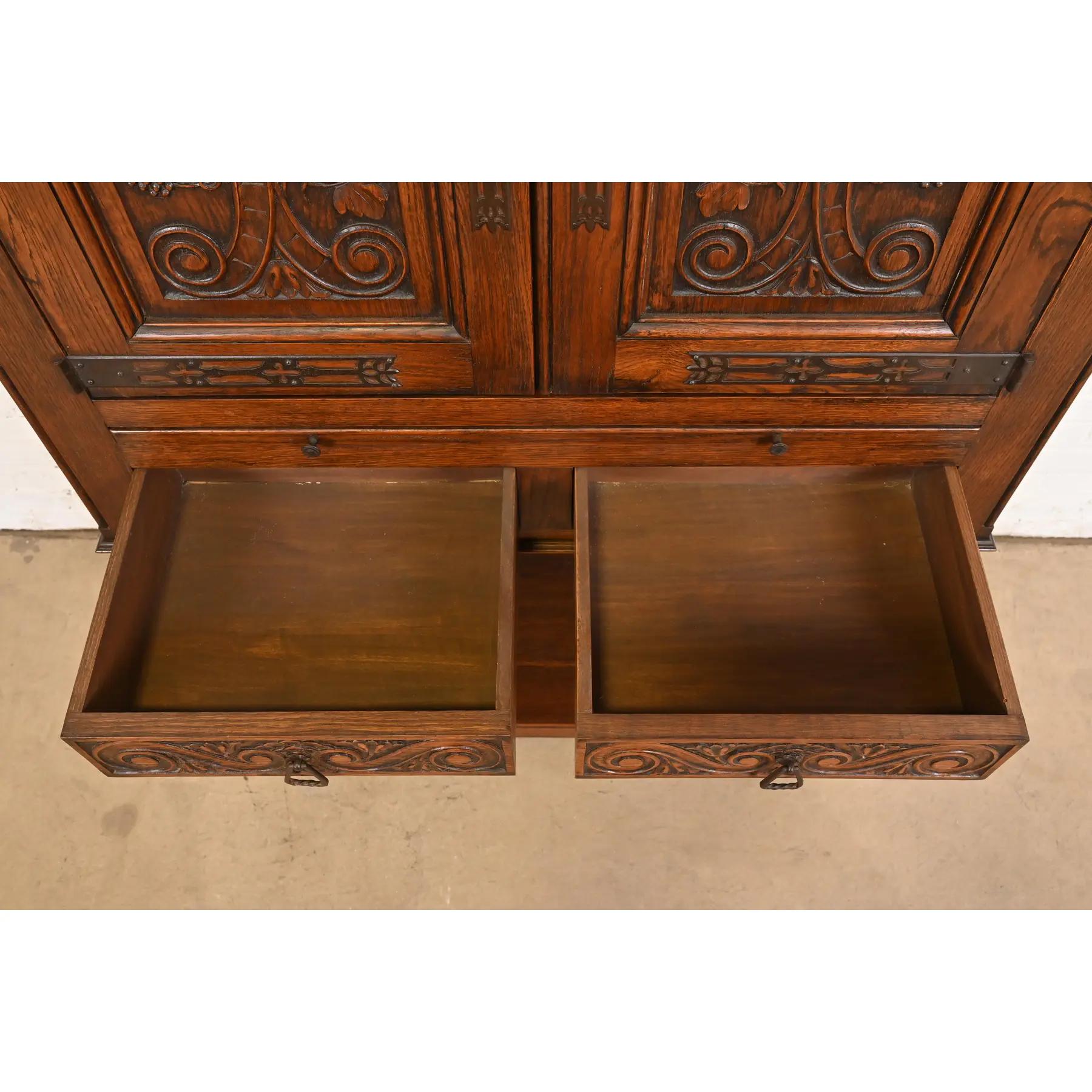 R. J. Horner Style English Jacobean Carved Oak Bar Cabinet, Circa 1900 For Sale 1