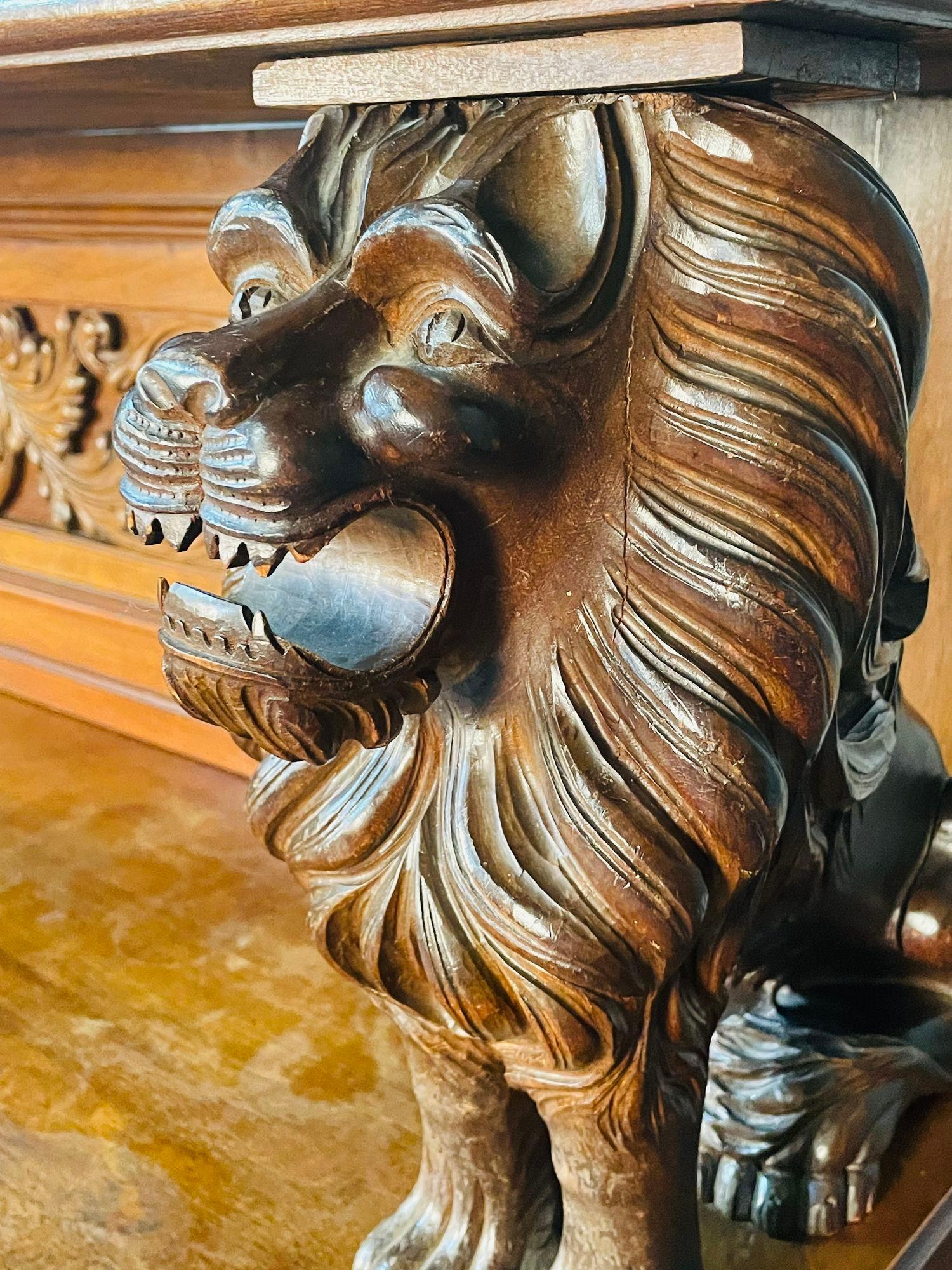 Quercia R. Credenza vittoriana di J. Horner, Grifoni completi, figure, 1880, rifinita in vendita
