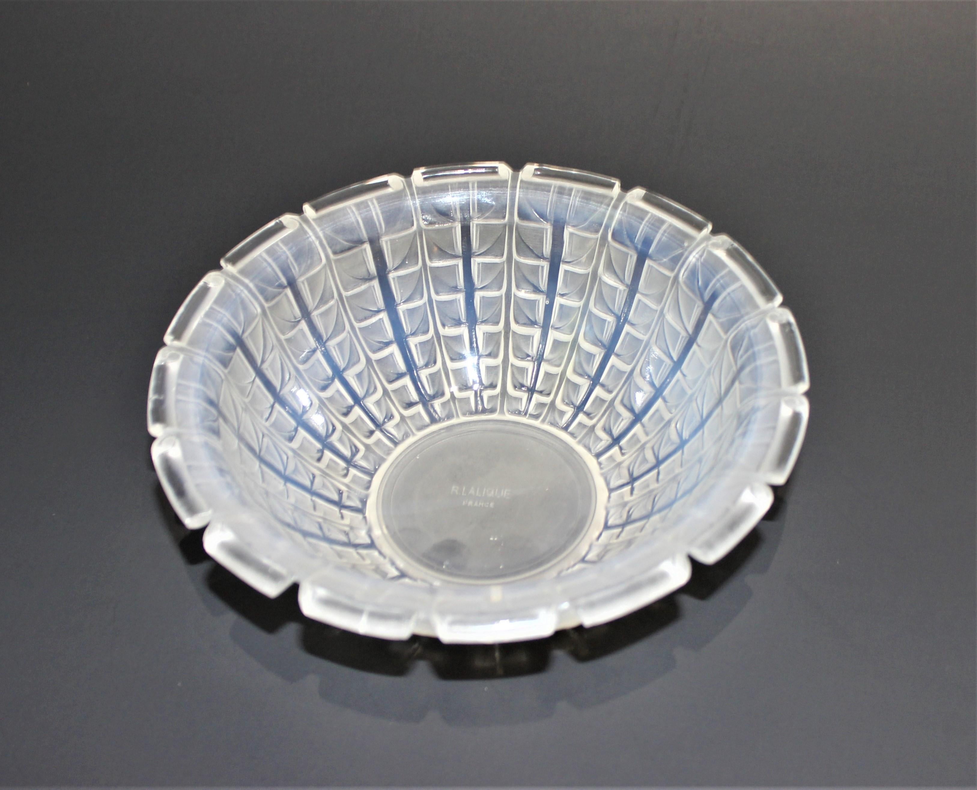 French R. Lalique 1928 Acacia Opalescent Bowl For Sale