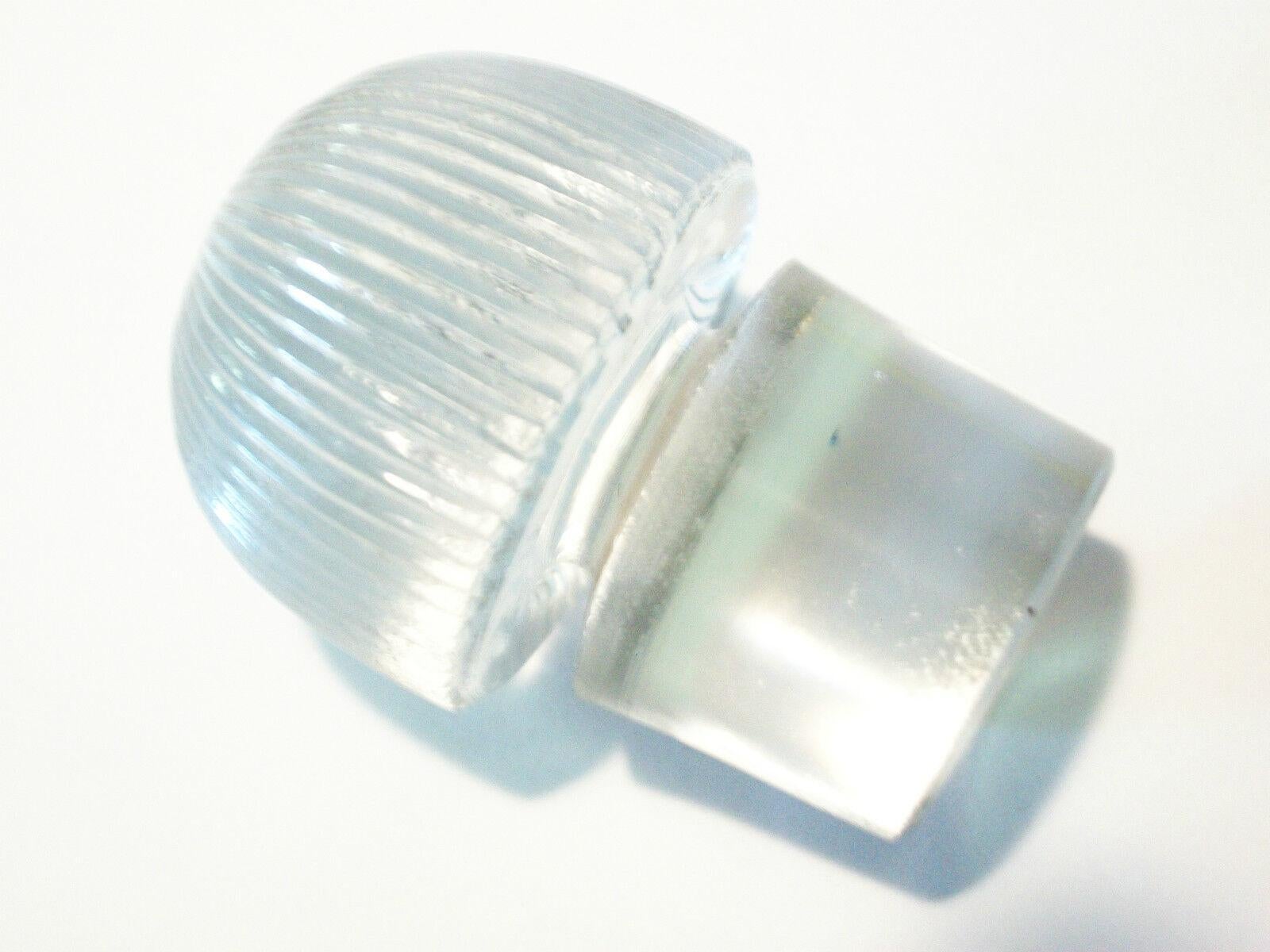 R. LALIQUE - Antique Stopper - Clear Glass - Mushroom Shape - Early 20th Century For Sale 2