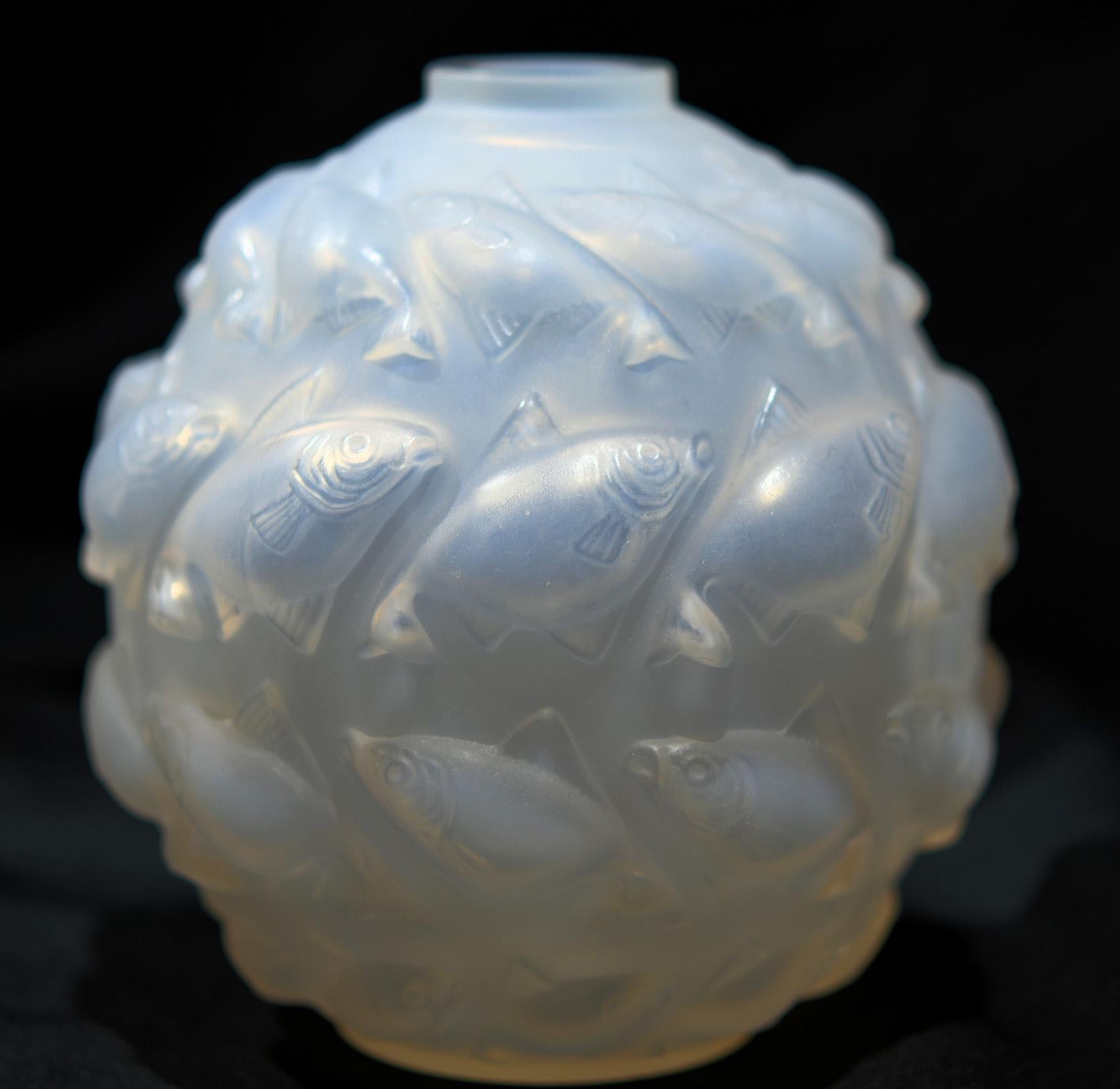 French R. Lalique Camaret Vase No. 1010, 1928-1937