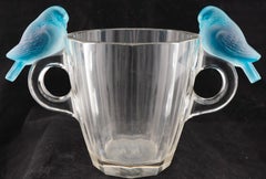 R. Lalique "Deux Pigeons" Vase Art Deco Period, Blue Patina Birds