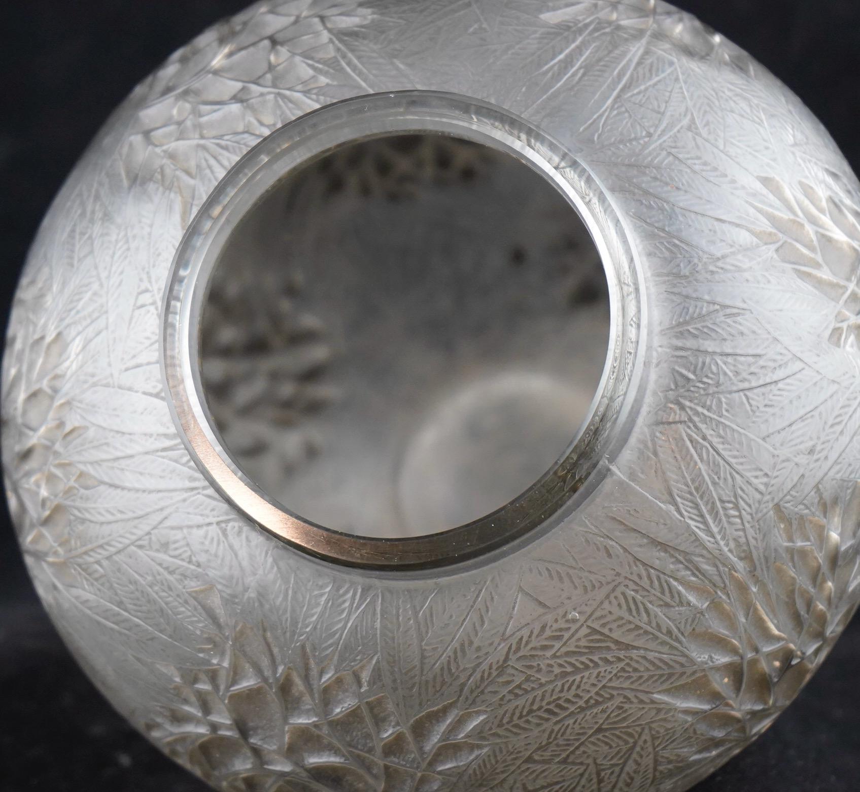Art déco Vase Esterel de R Lalique en patine grise, période Art Déco en vente