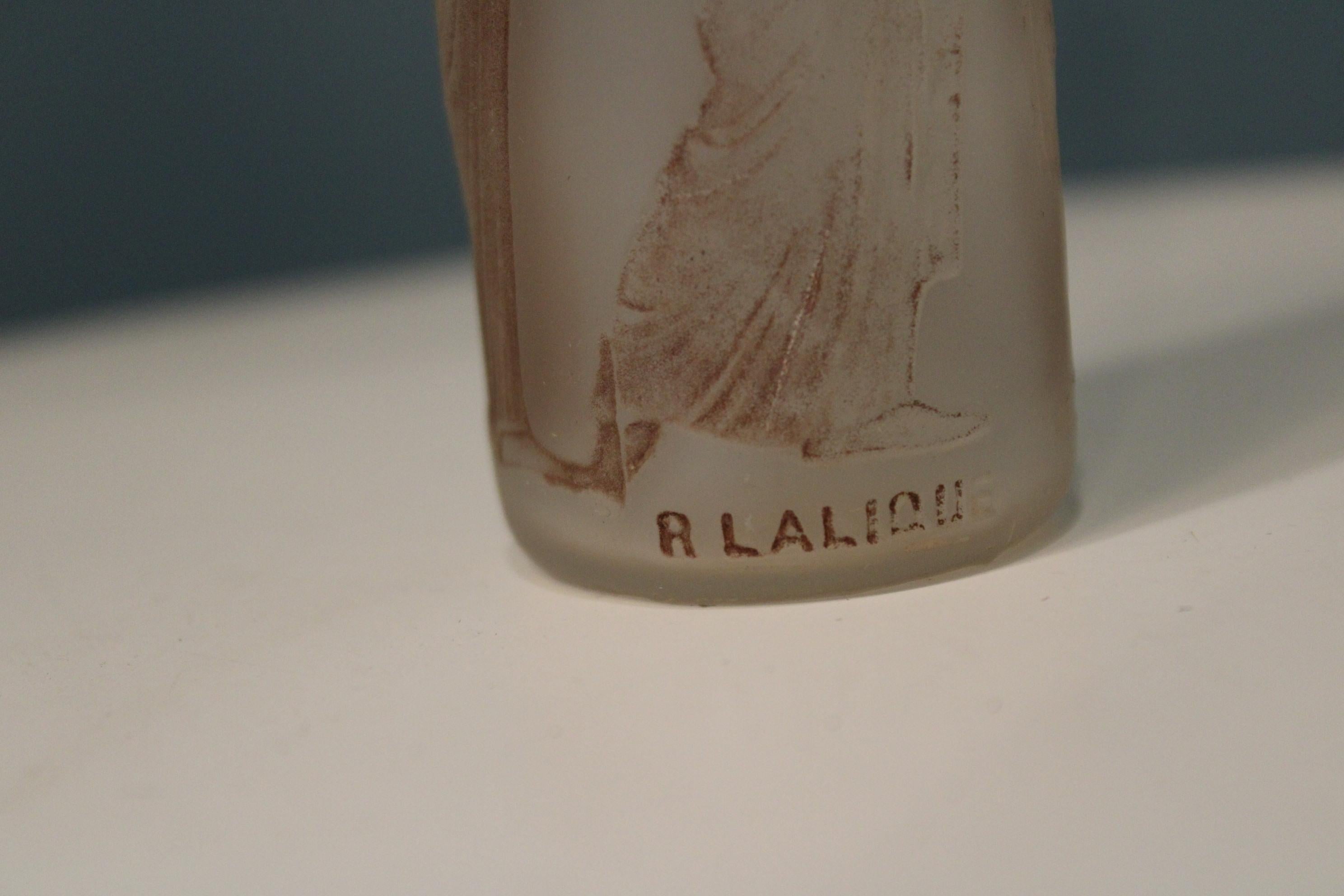 Vetro R. Bottiglia di profumo in vetro di Lalique, 20° secolo in vendita