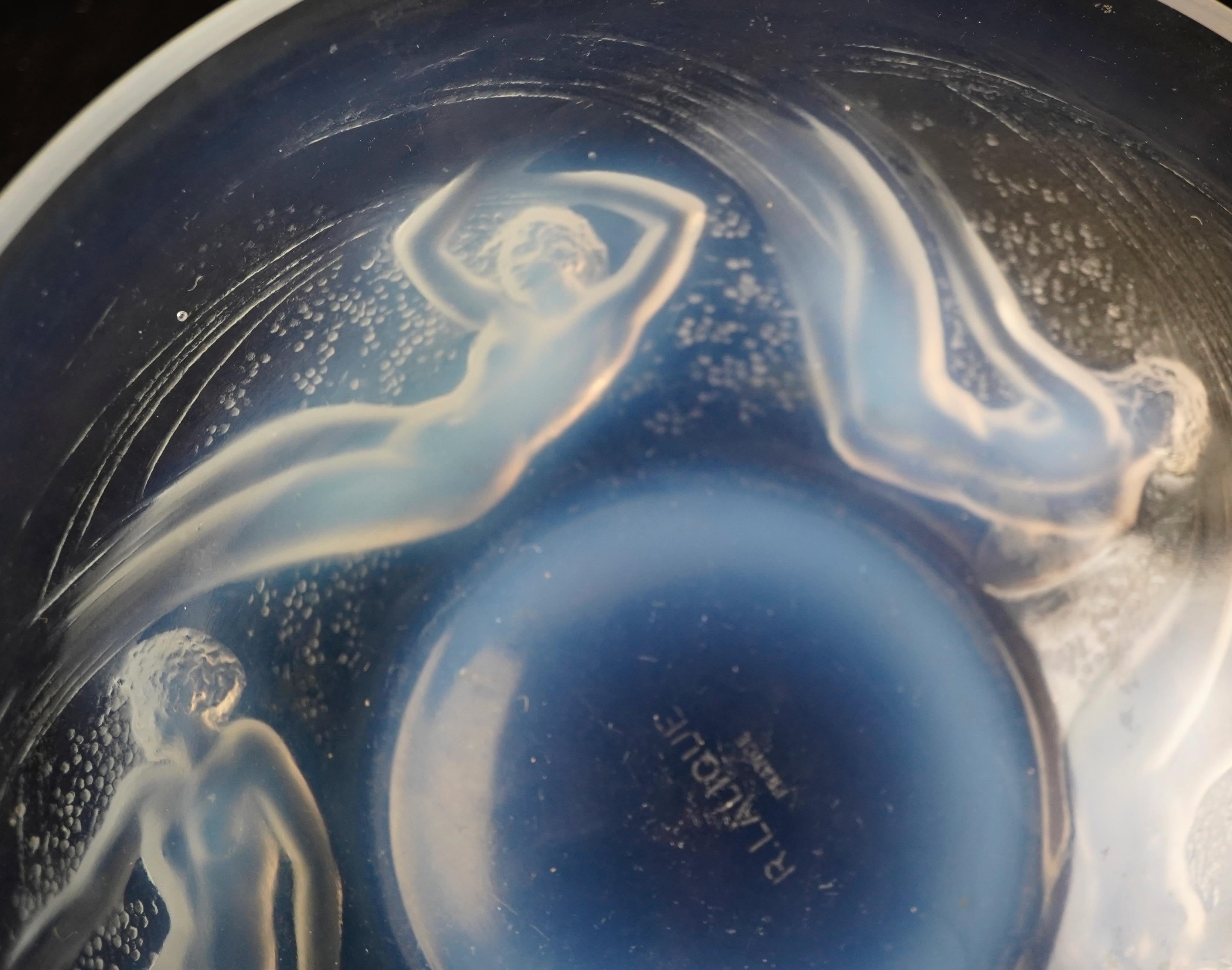 Calco R Lalique Ondines Ciotola in vetro opalescente Art Deco. in vendita