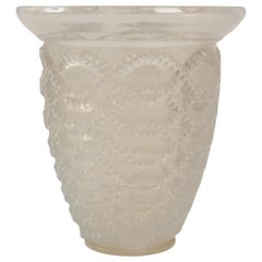 R. Lalique Opalescent "Guirlandes" Vase, 1935
