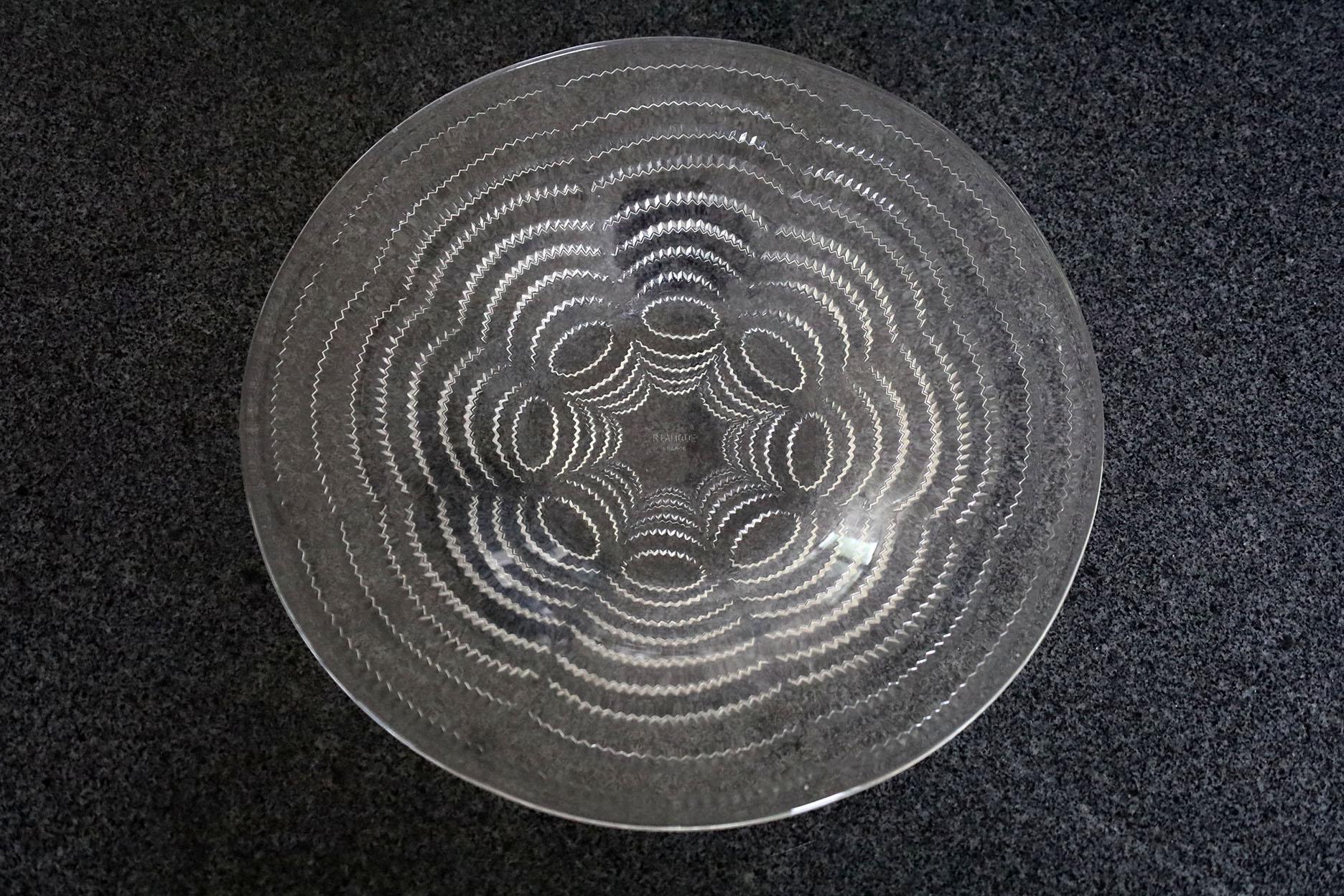 Pièce d'art très élégante. Excellent état d'origine, pas de marques ni d'éclats.
Signé.


