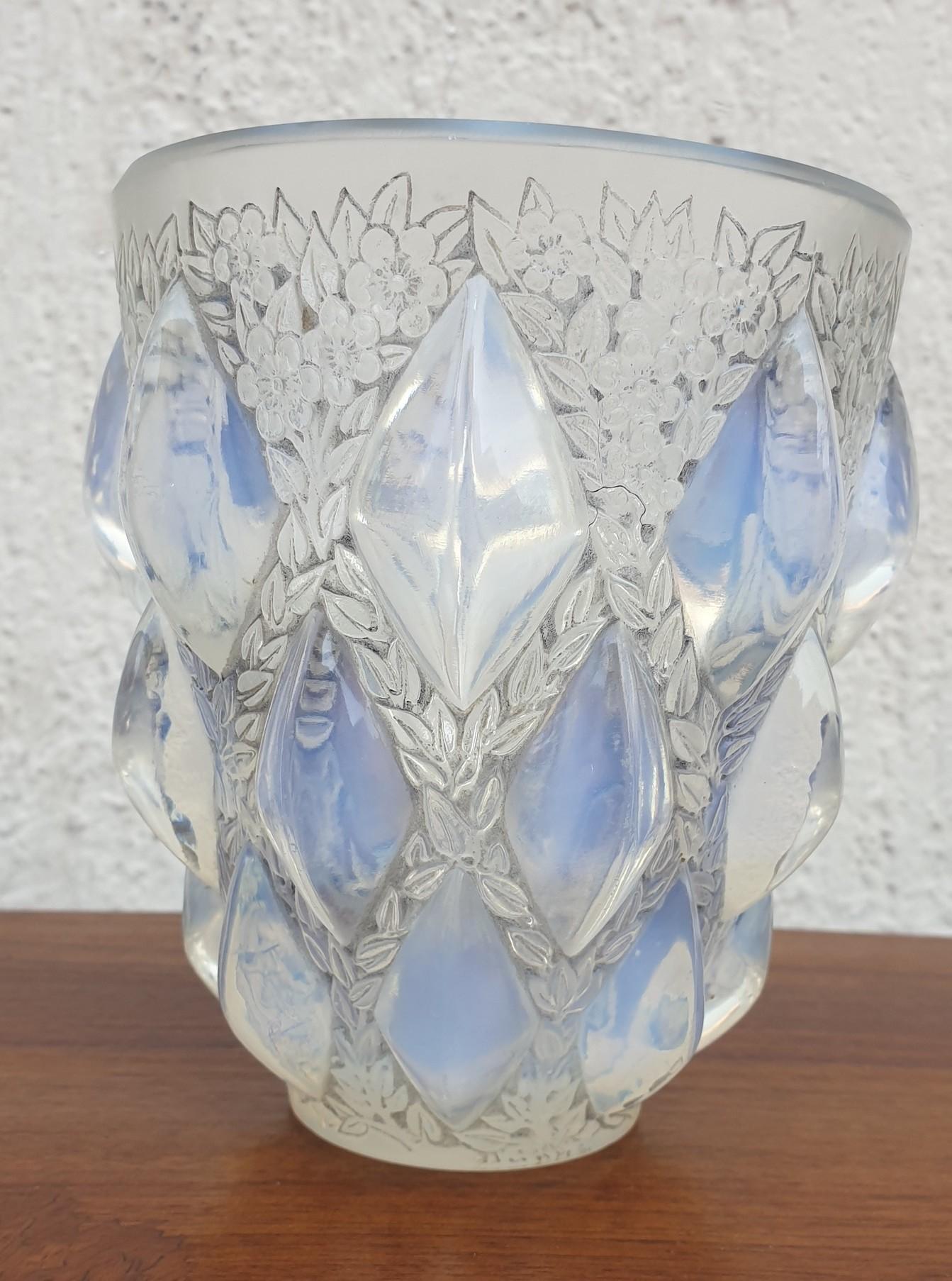 French R Lalique, Rampillon Vase, XXth Century For Sale