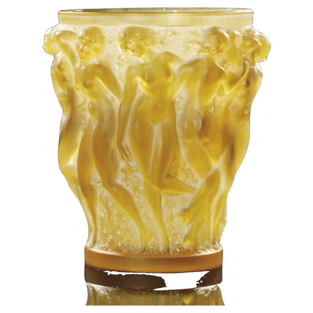 R Lalique , Vase Bacchantes Teinté ambre jaune , 1927 For Sale