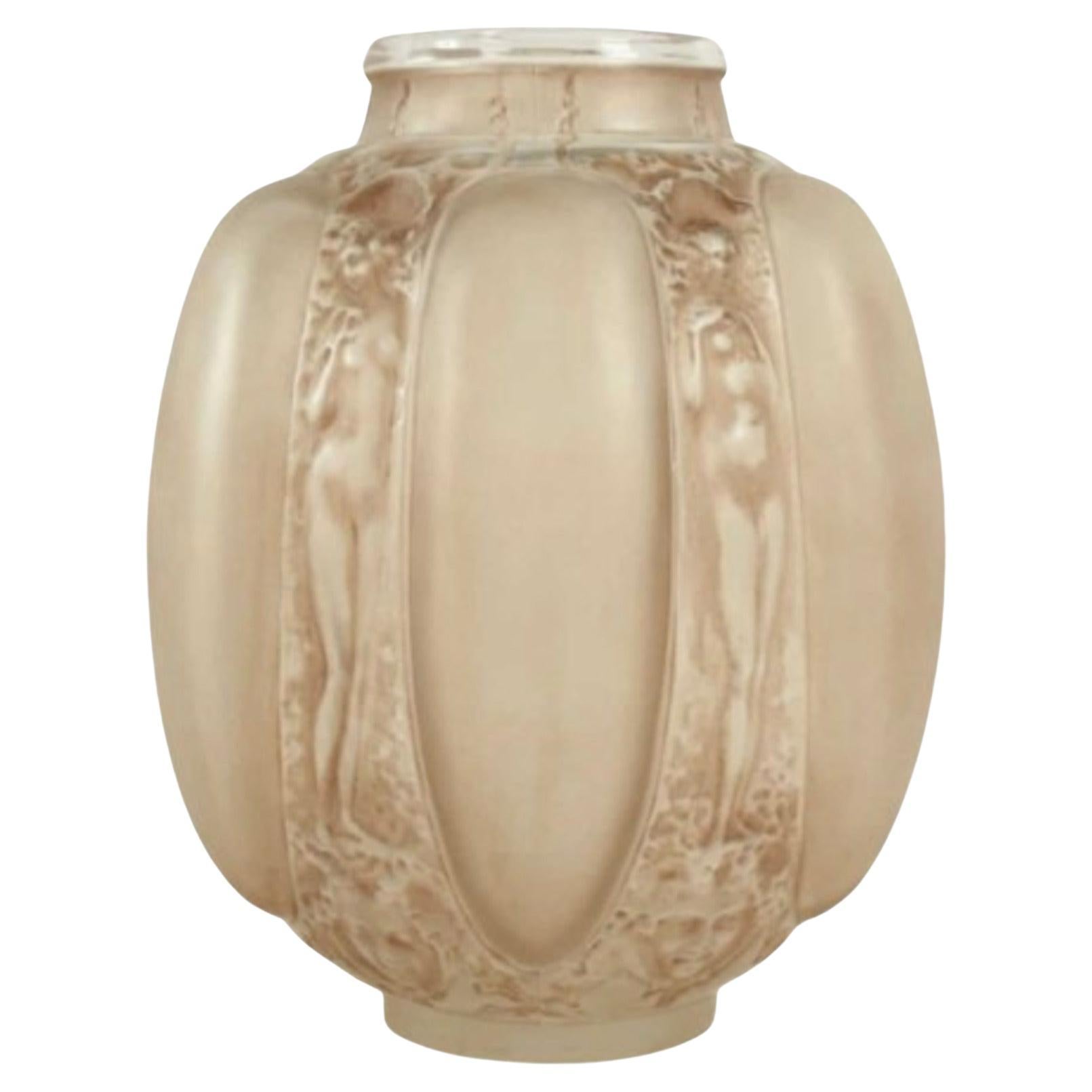 R Lalique, Vase Six Figurines Et Masques For Sale