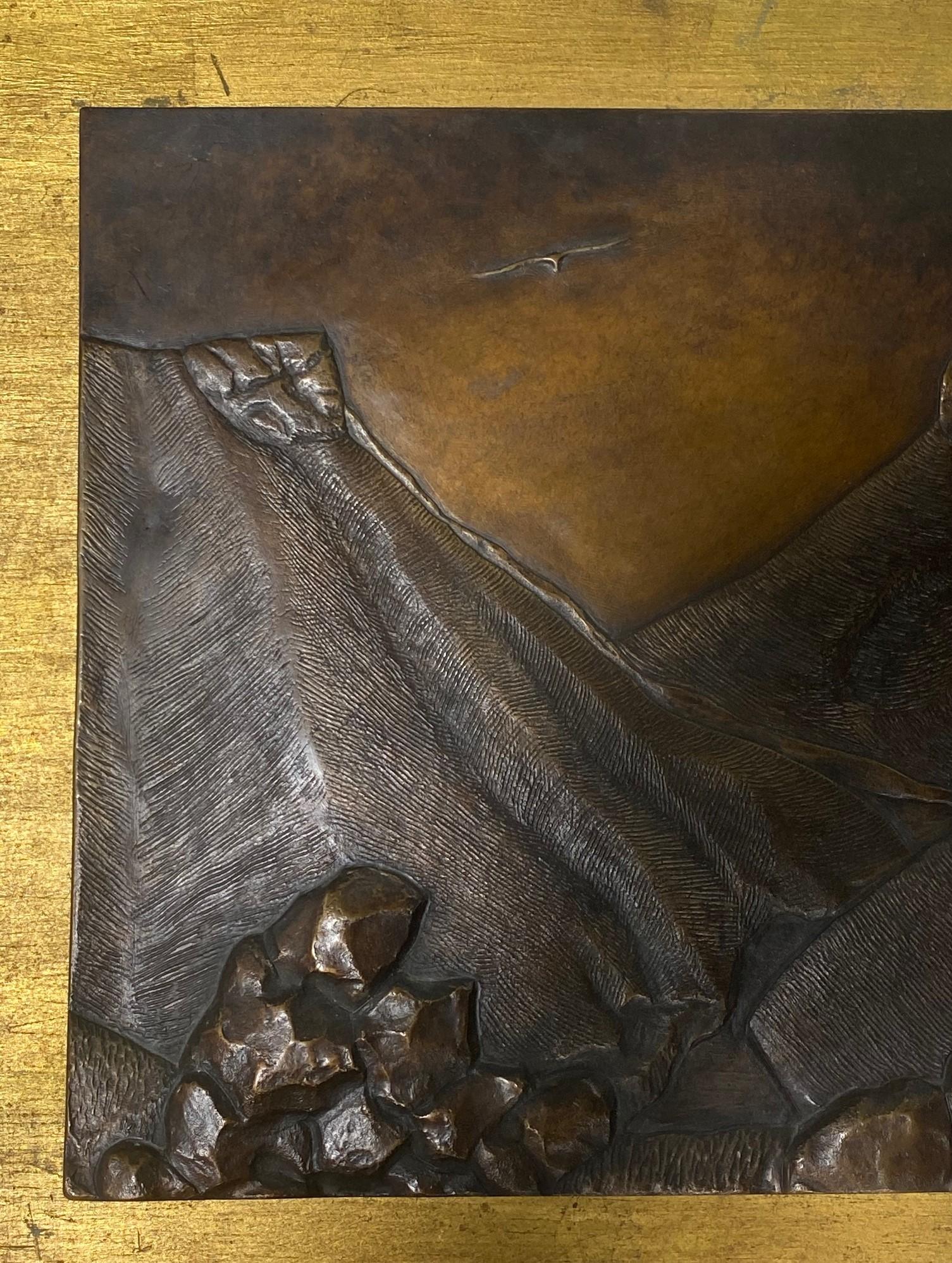 Sculpture murale en bronze en relief en forme de boucle Lone Buck signée R M Evans, édition limitée Bon état - En vente à Studio City, CA