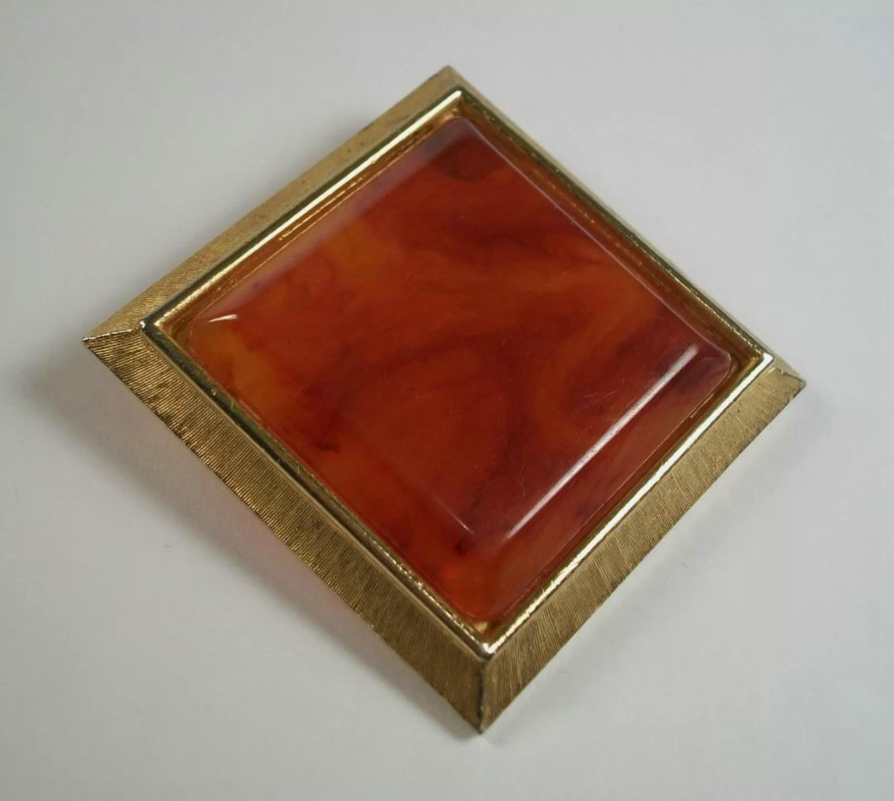 Modern R. MANDLE - Vintage Faux Amber & Gold Tone Brooch - Signed - Late 20th Century For Sale
