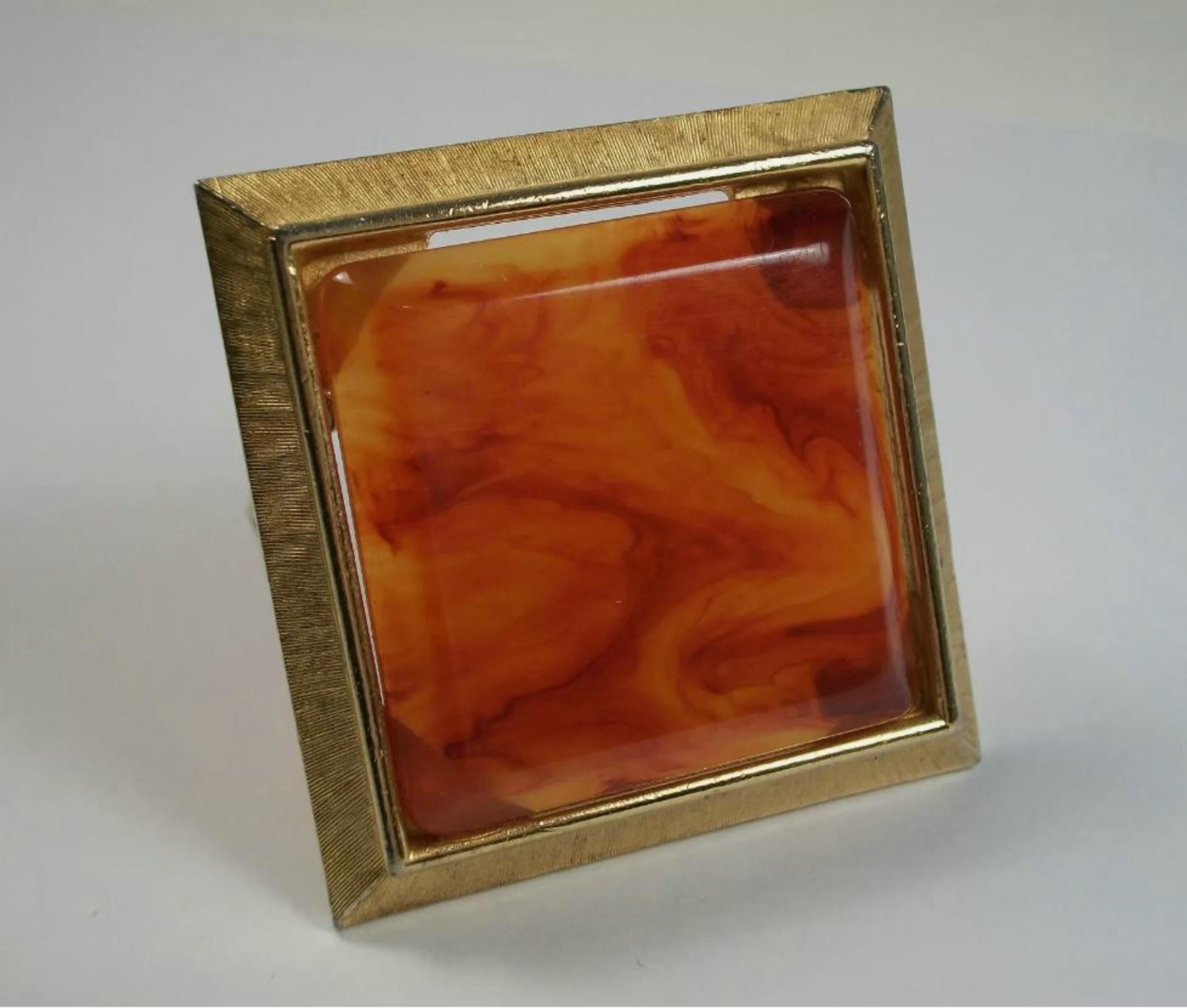 R. MANDLE - Vintage Faux Amber & Gold Tone Brooch - Signed - Late 20th Century In Good Condition For Sale In Chatham, CA