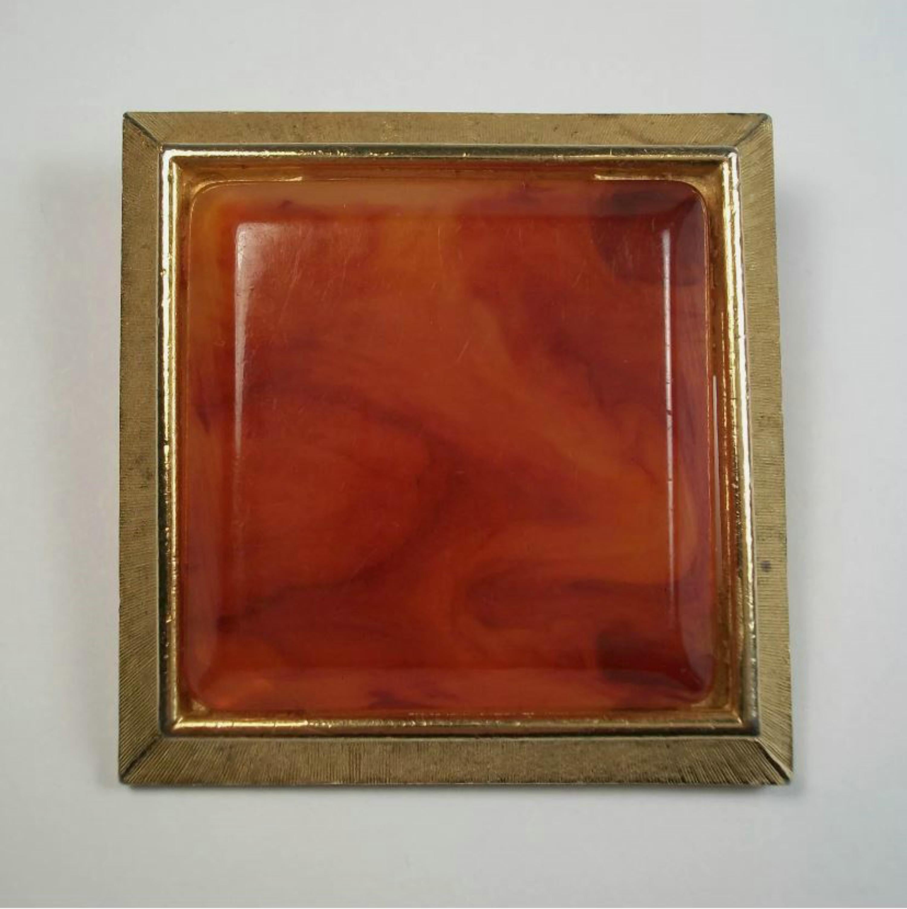 Women's or Men's R. MANDLE - Vintage Faux Amber & Gold Tone Brooch - Signed - Late 20th Century For Sale