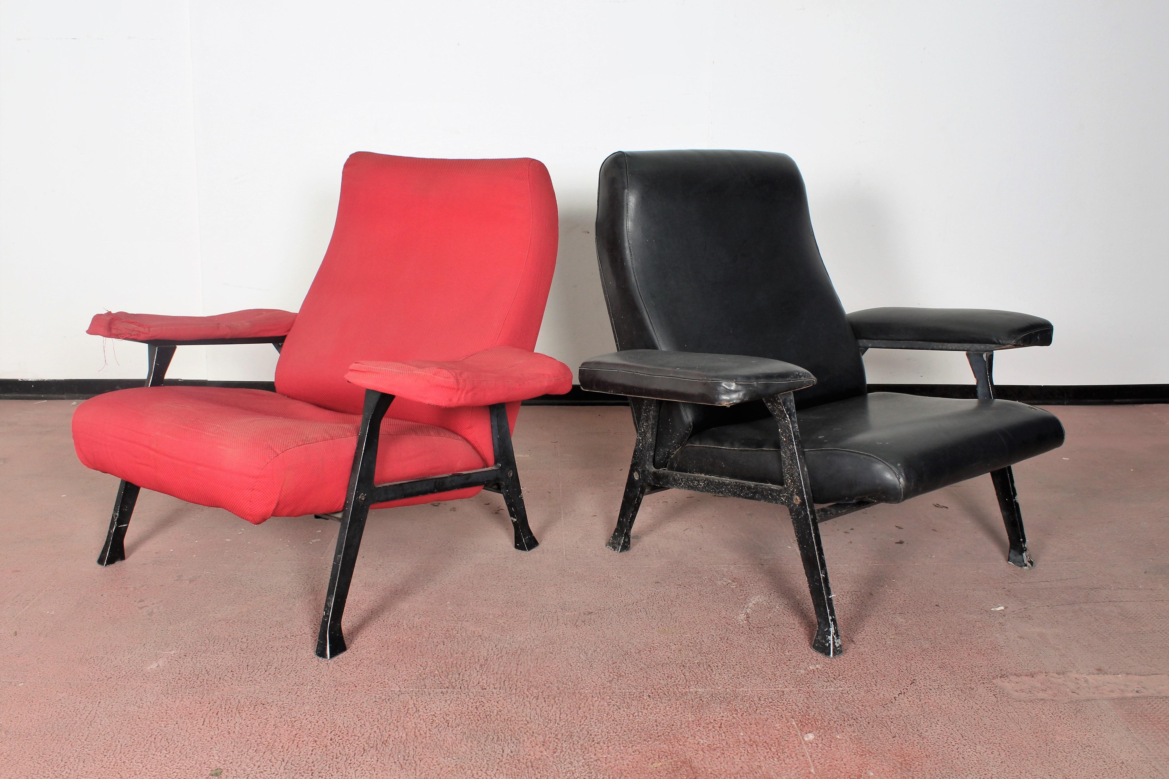 R. Menghi by Arflex Midcentury Red Fabric and Black Skai Pair of Armchairs, 1958 3