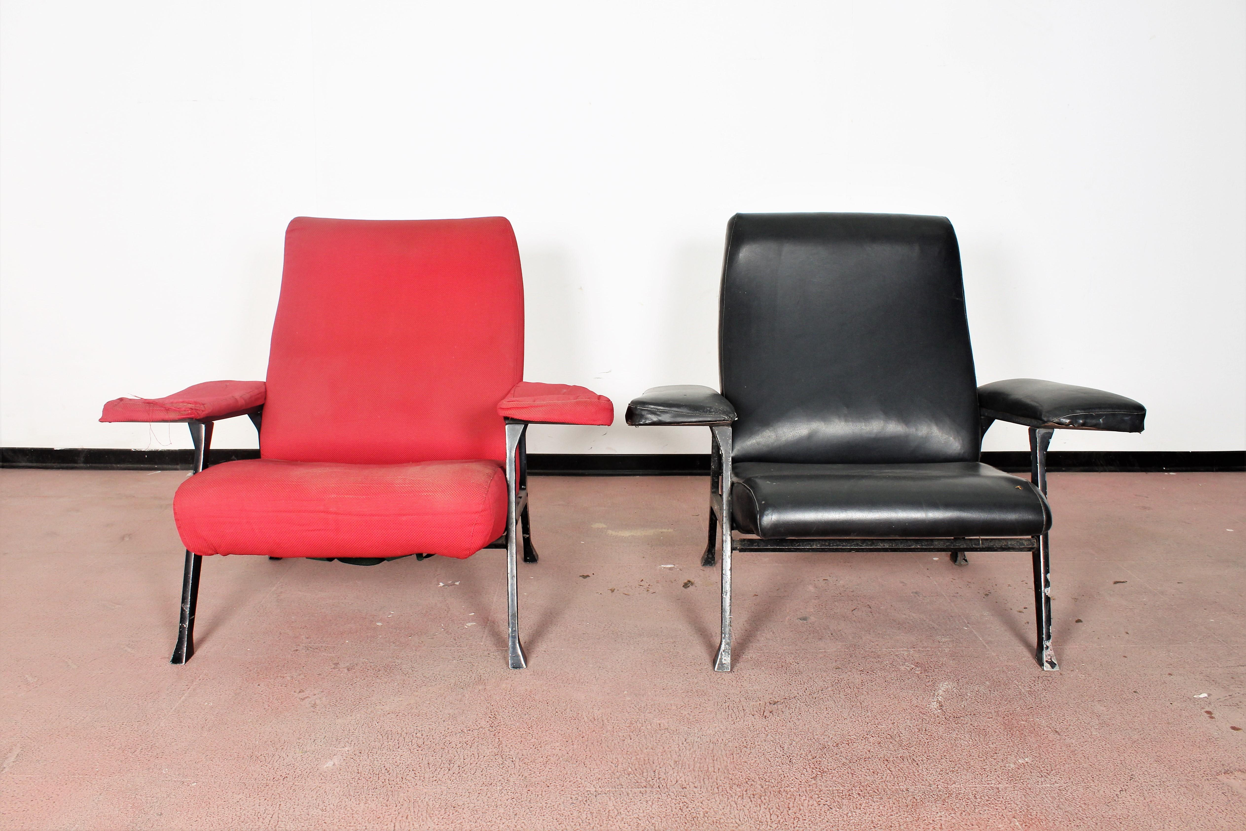 Roberto Menghi by Arflex, Italy, 1958
two armchairs in stamped metal, foam rubber padding on nastrocord.
One of the two armchairs is covered in red fabric, while the other one in black skai leather.
Wear consistent with age and use.

literary