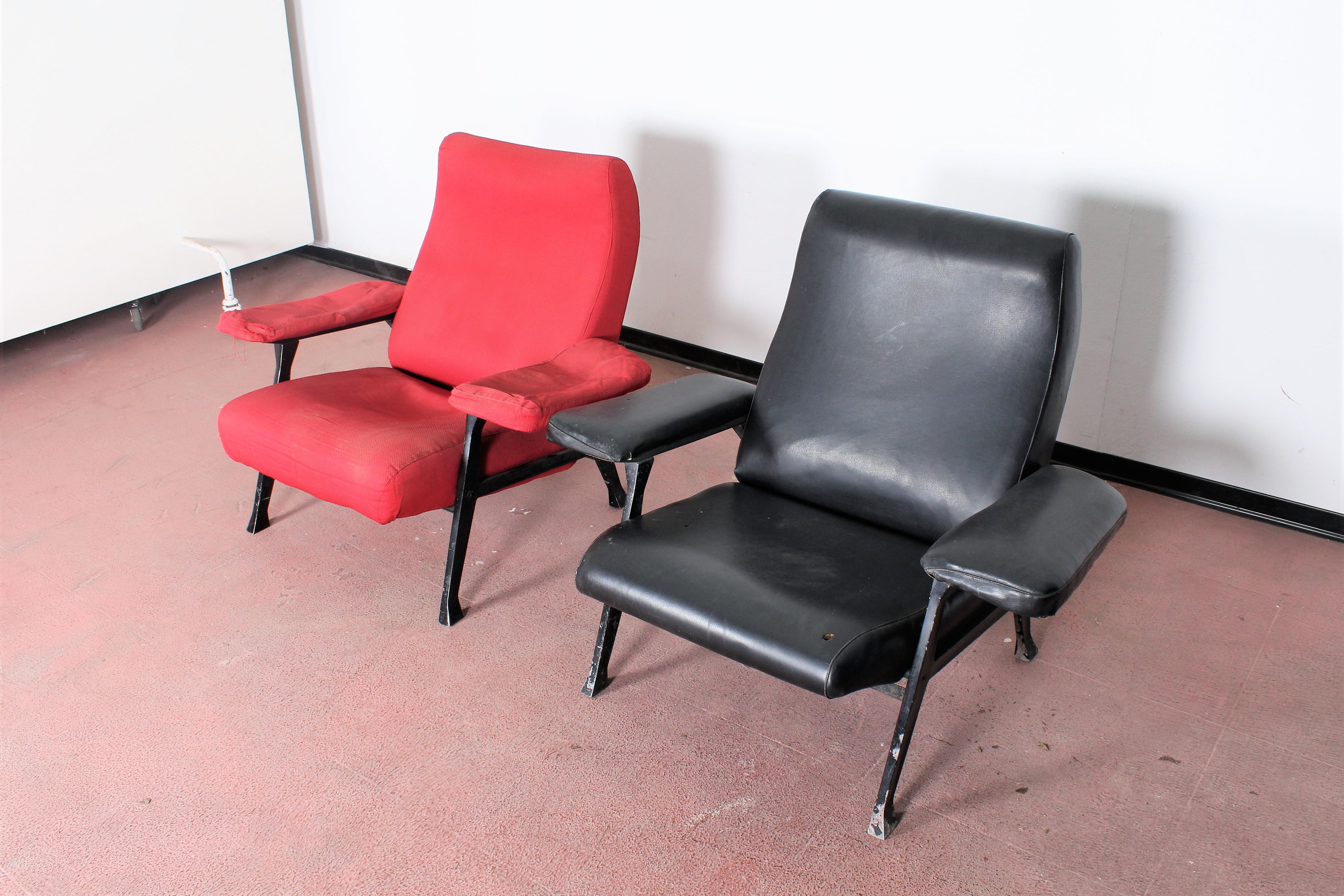 Mid-Century Modern R. Menghi by Arflex Midcentury Red Fabric and Black Skai Pair of Armchairs, 1958