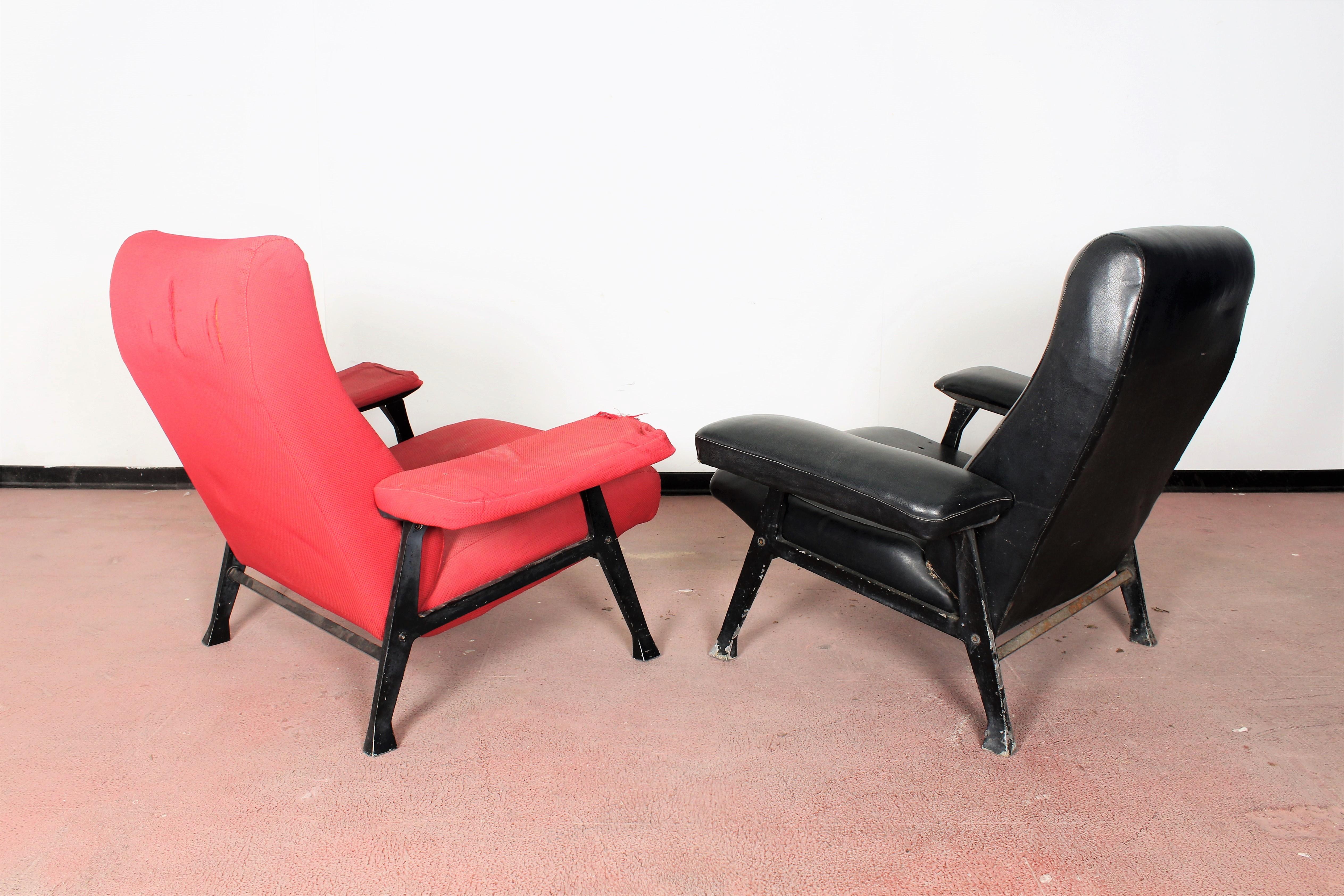 Mid-20th Century R. Menghi by Arflex Midcentury Red Fabric and Black Skai Pair of Armchairs, 1958