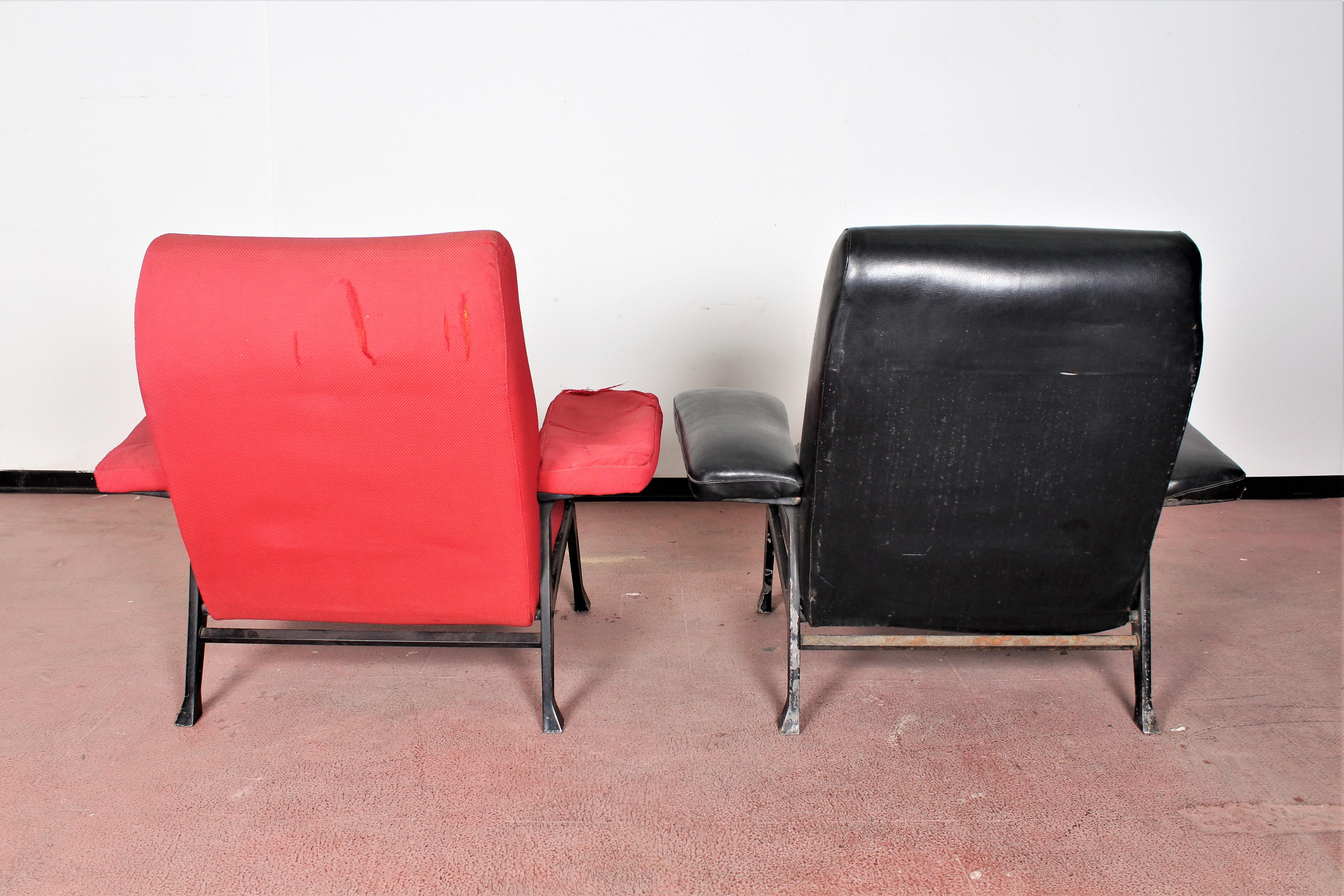 Metal R. Menghi by Arflex Midcentury Red Fabric and Black Skai Pair of Armchairs, 1958