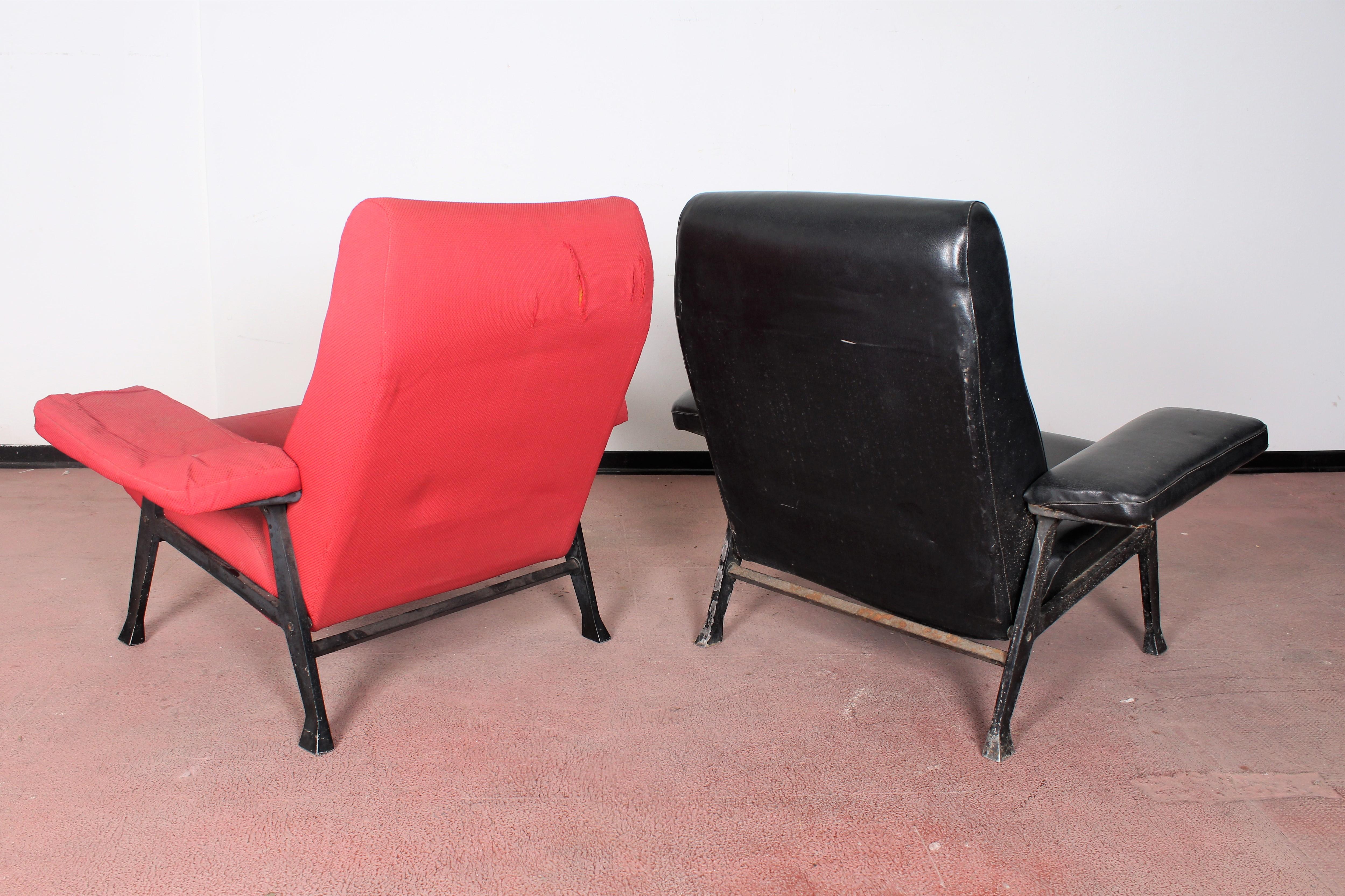 R. Menghi by Arflex Midcentury Red Fabric and Black Skai Pair of Armchairs, 1958 1