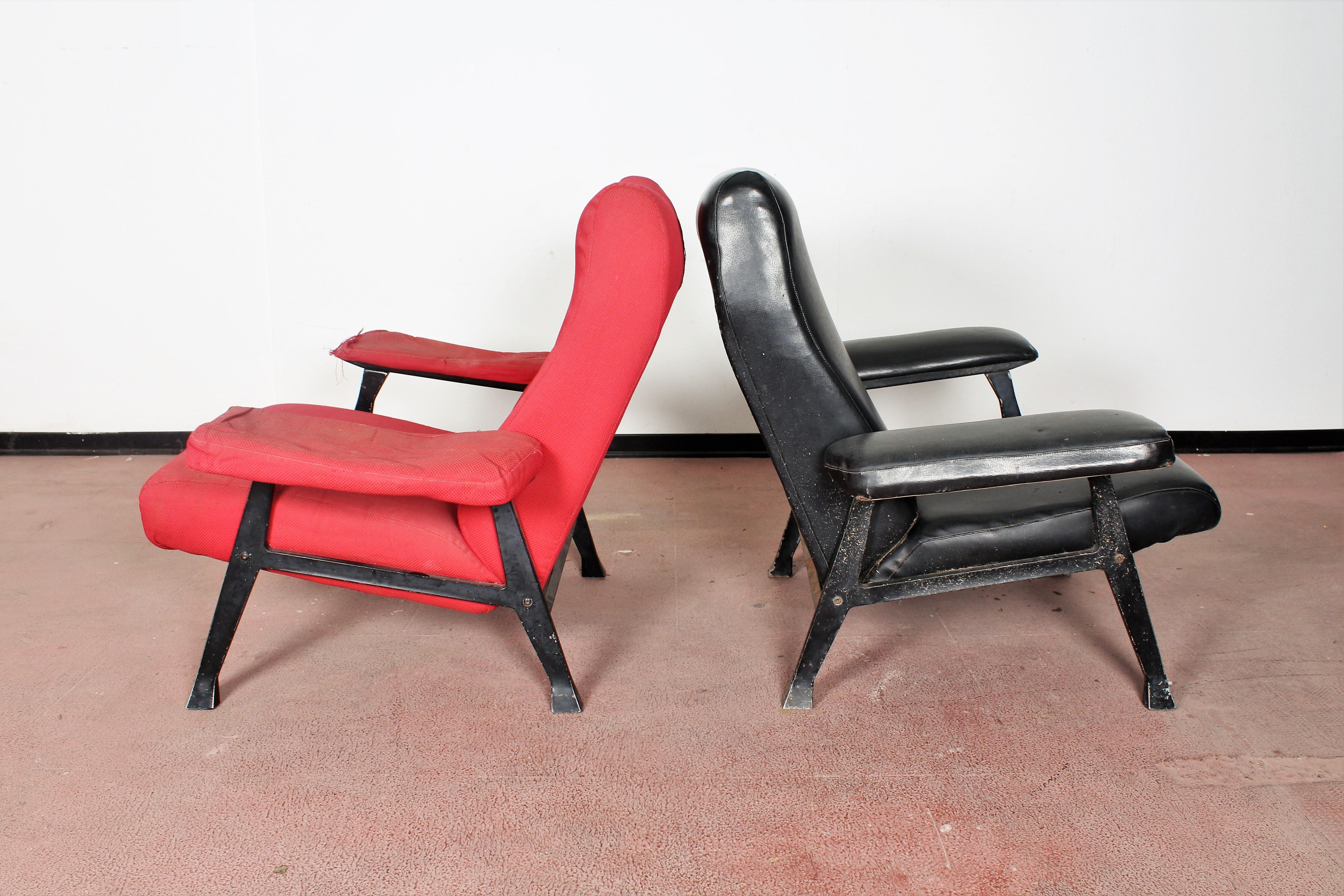 R. Menghi by Arflex Midcentury Red Fabric and Black Skai Pair of Armchairs, 1958 2