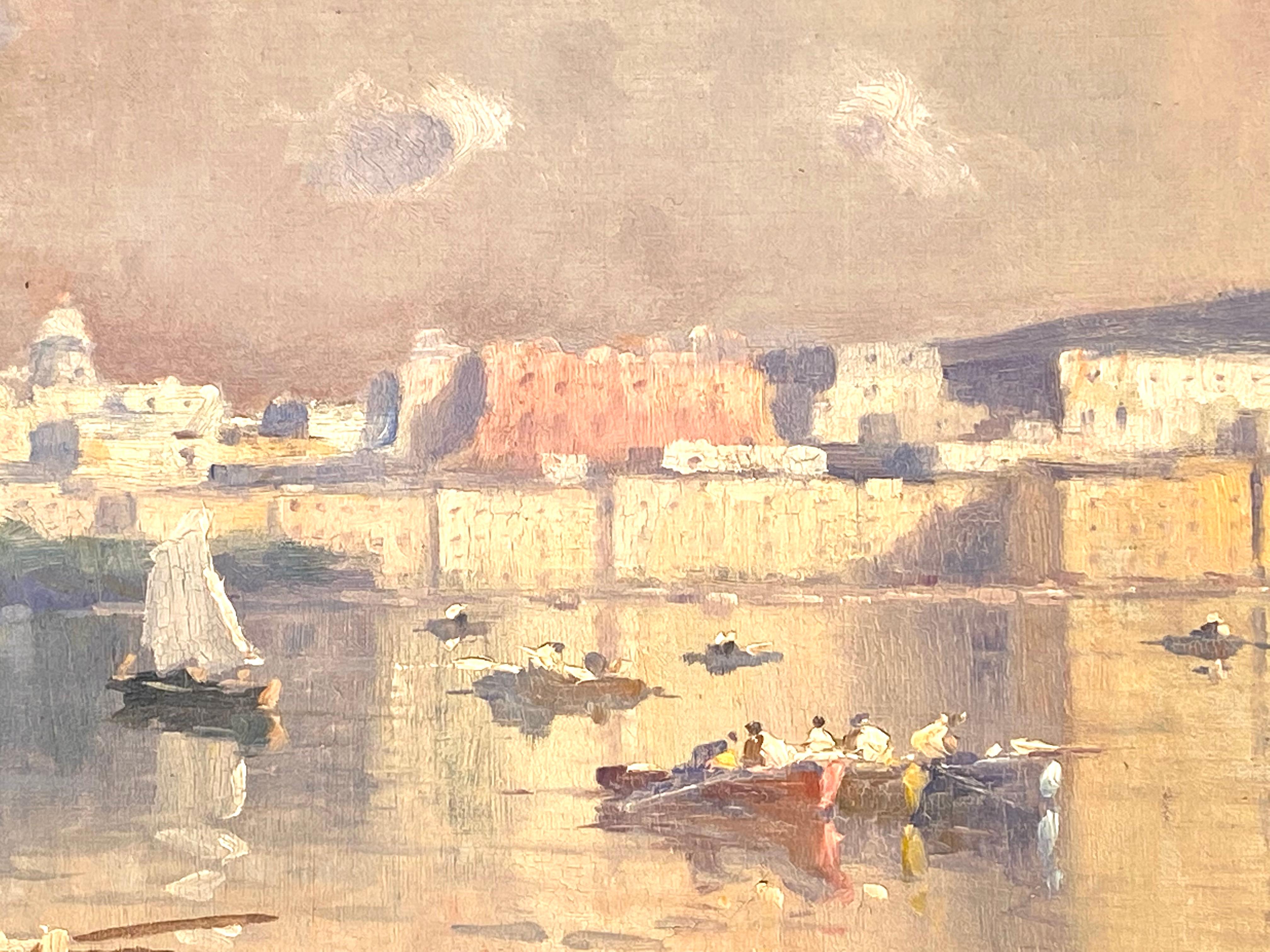 Peinture à l'huile très bien exécutée de la baie de Naples montrant des pêcheurs capturant leurs prises au filet avec le Vésuve fumant en arrière-plan. Signé R. Romano en bas à gauche.  Circa 1935. L'état est très bon.  Le tableau est dans un cadre