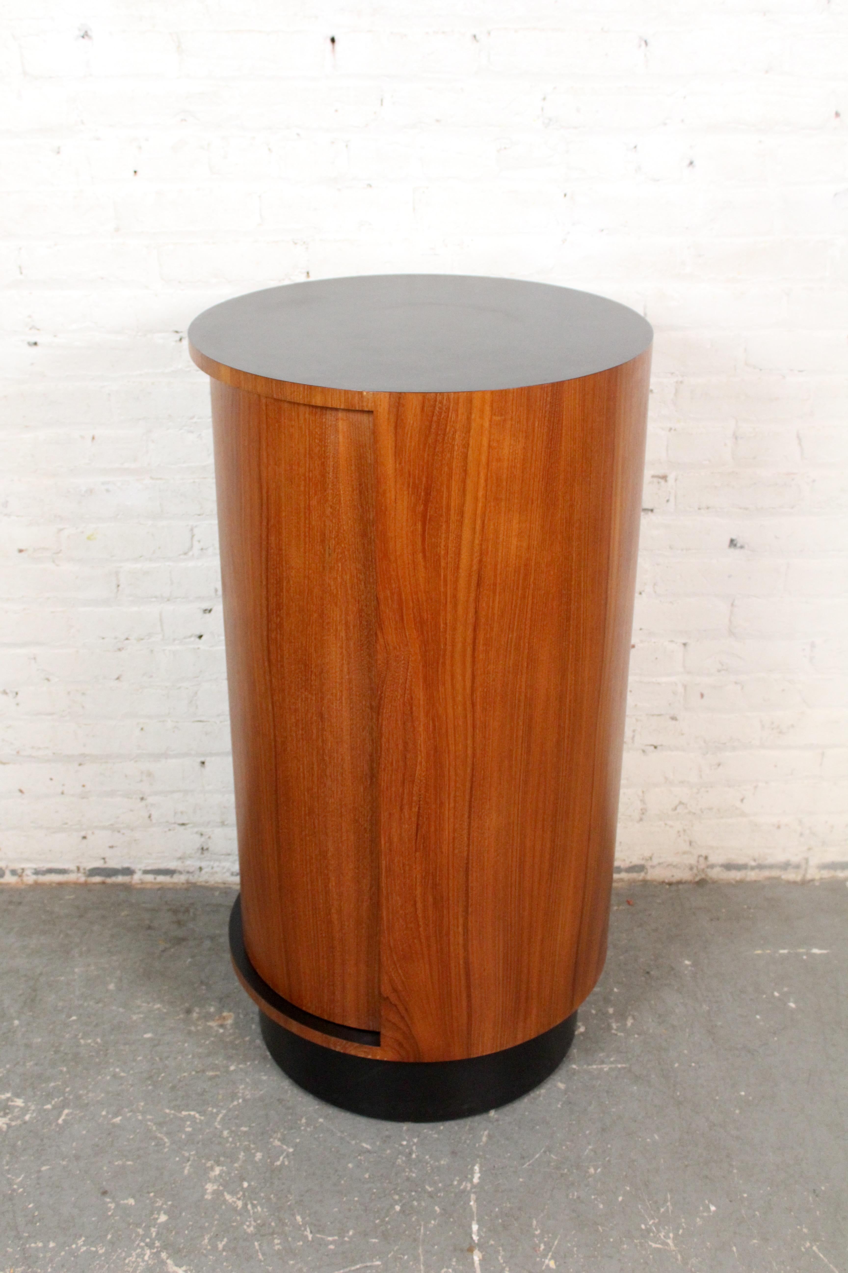 Armario de tambor cilíndrico de teca por R.S. Muebles de Montreal en Bueno Estado en Brooklyn, NY