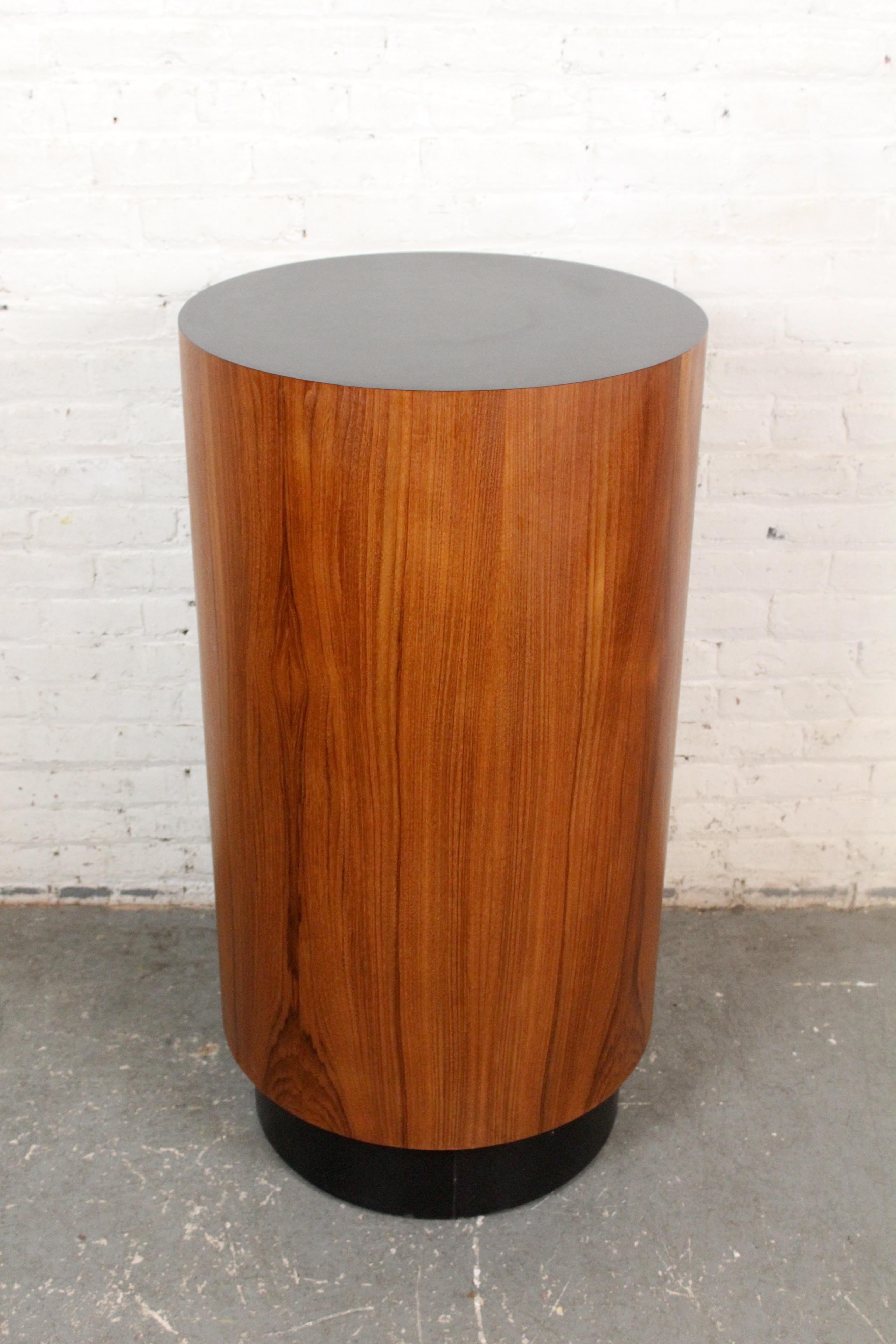 Armario de tambor cilíndrico de teca por R.S. Muebles de Montreal siglo XX