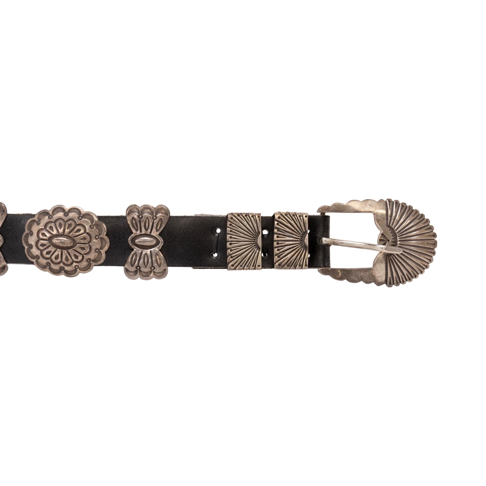 R. Tom Navajo Sterling Silber Concho Gürtel (Indigene Kunst (Nord-/Südamerika)) im Angebot