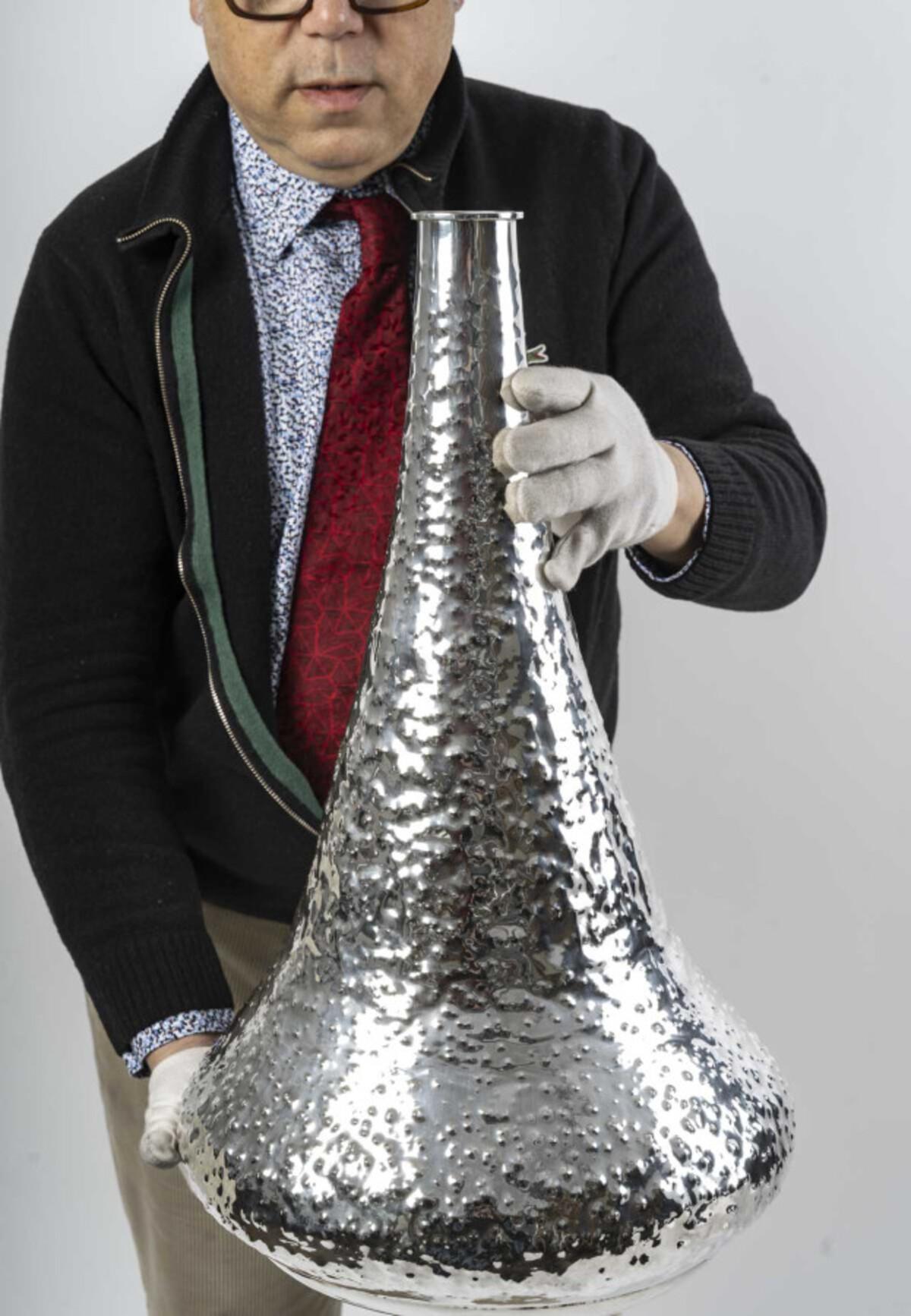 R. VALLE – Large 20th Century Solid Silver Vase – Northern Italy For Sale 13