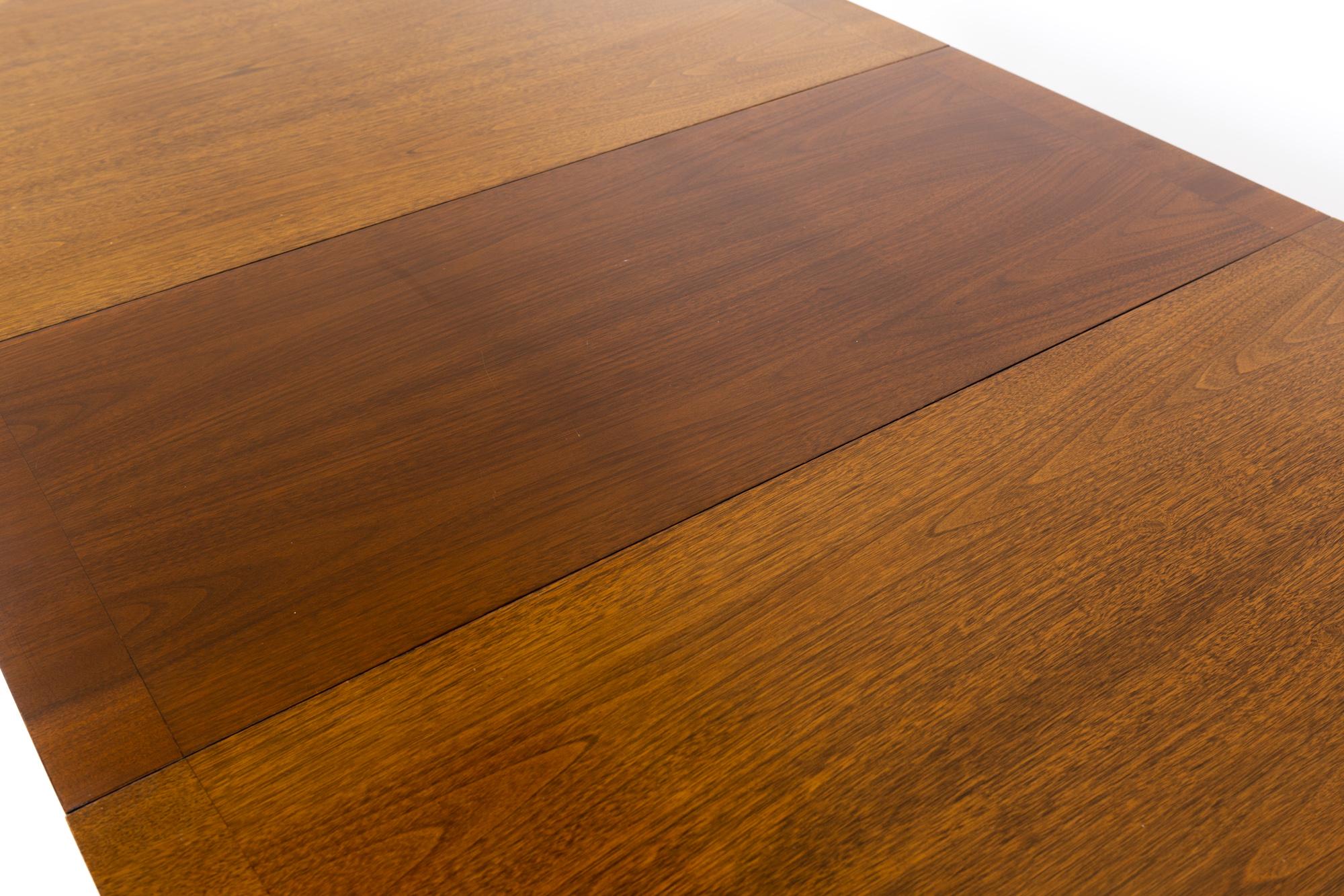 Late 20th Century R-Way Mid Century Walnut Inlaid Rounded Oval 10 Person Dining Table
